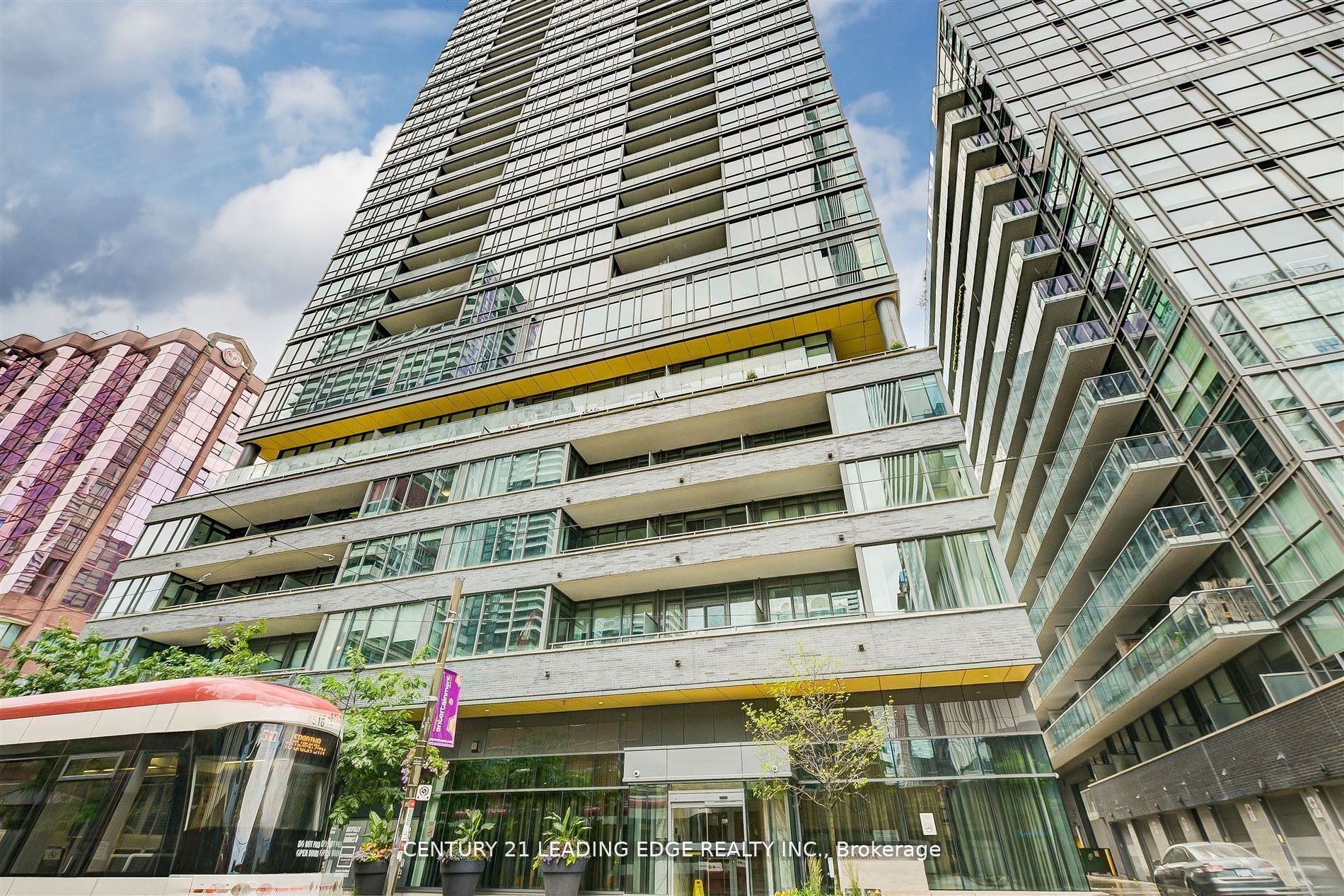 8 Charlotte Street 405, Toronto, ON M5V 0K4