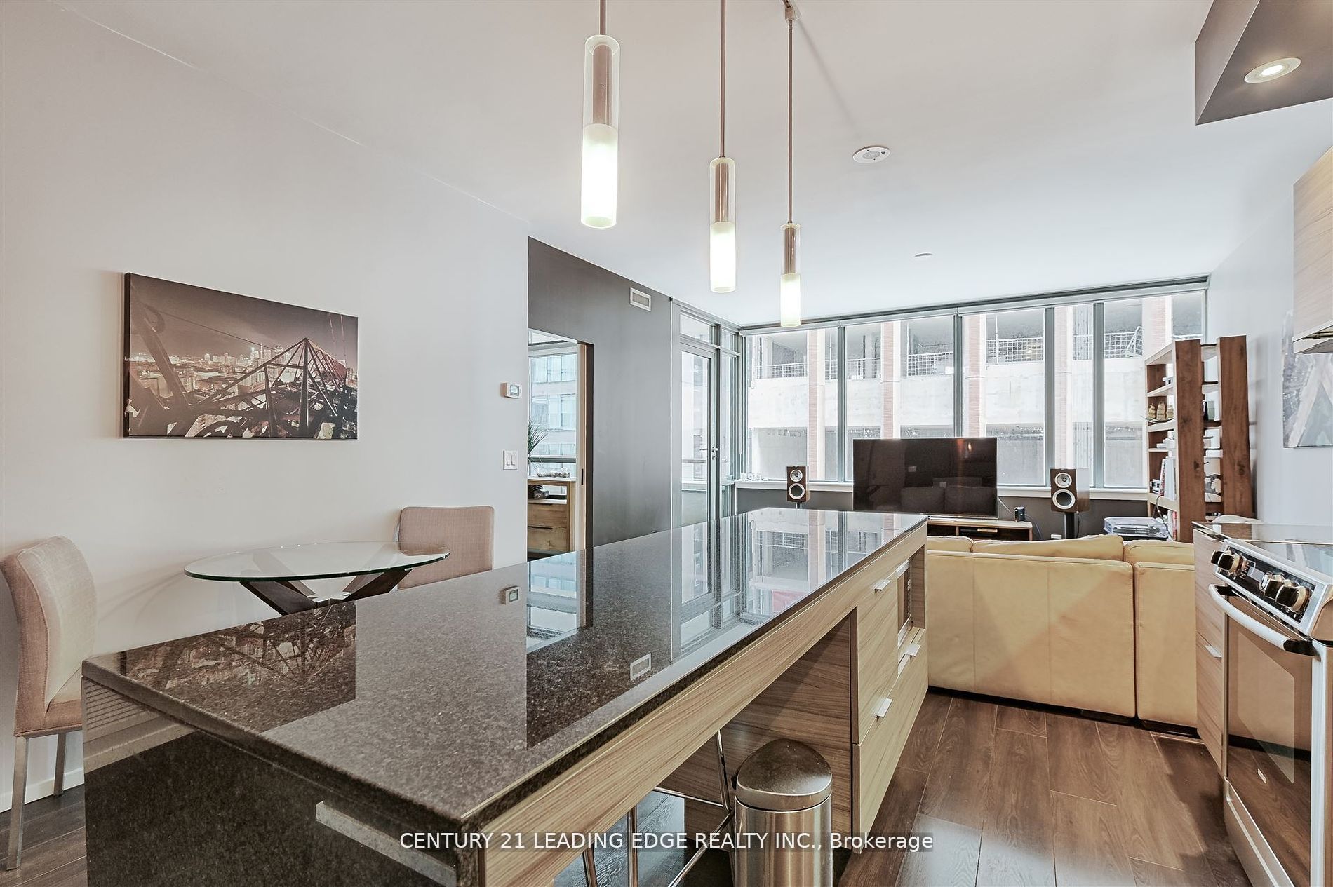 8 Charlotte Street 405, Toronto, ON M5V 0K4 photo 3
