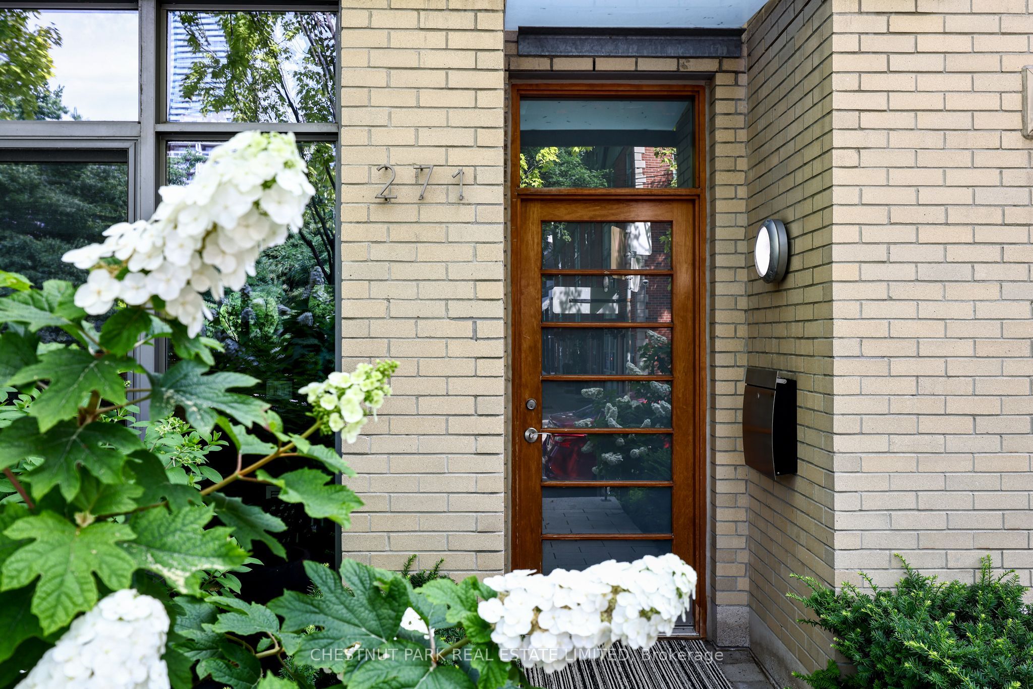 271 Mutual Street, Toronto, ON M4Y 1X6 photo 2