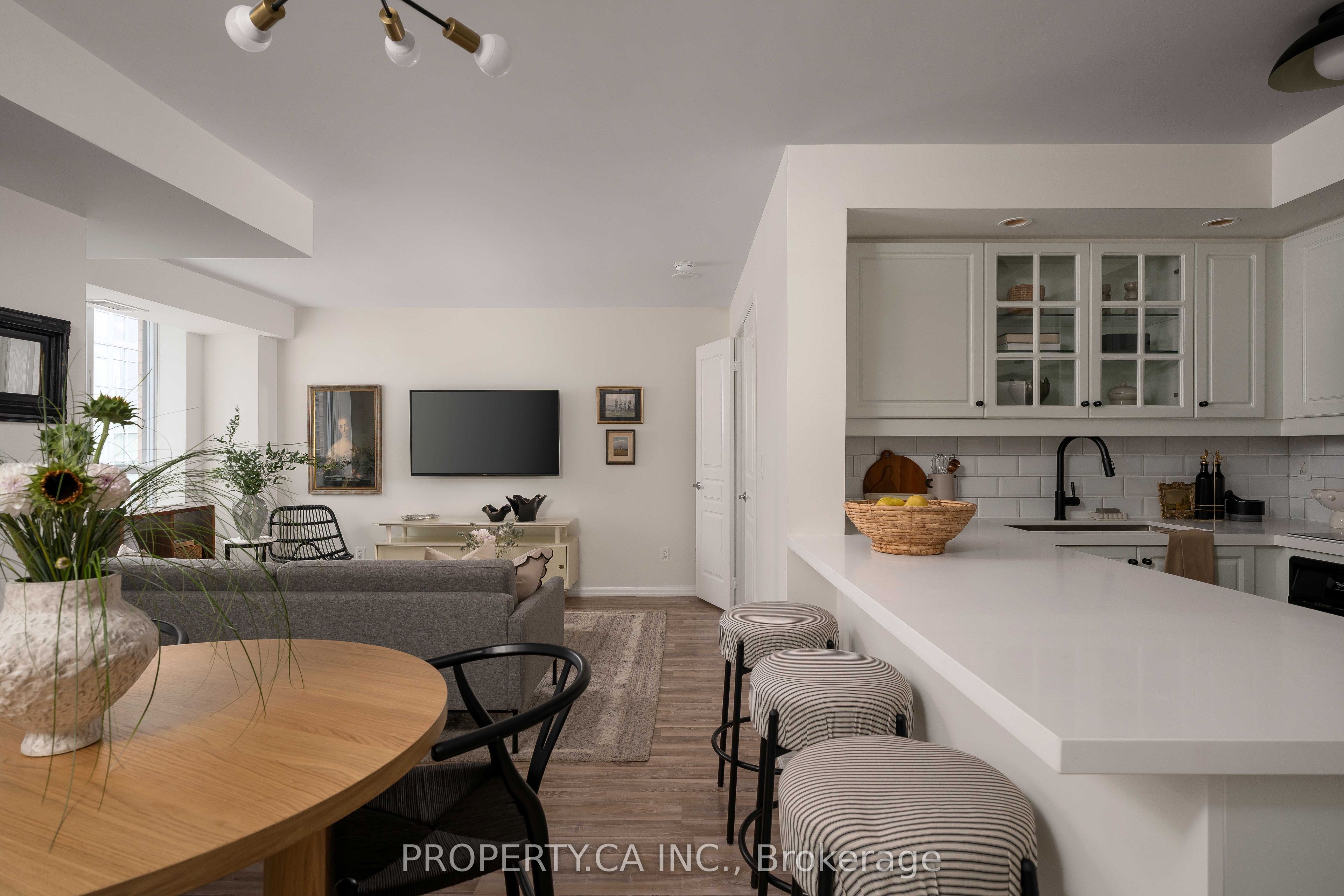 140 Simcoe Street #919, Toronto, ON M5H 4E9