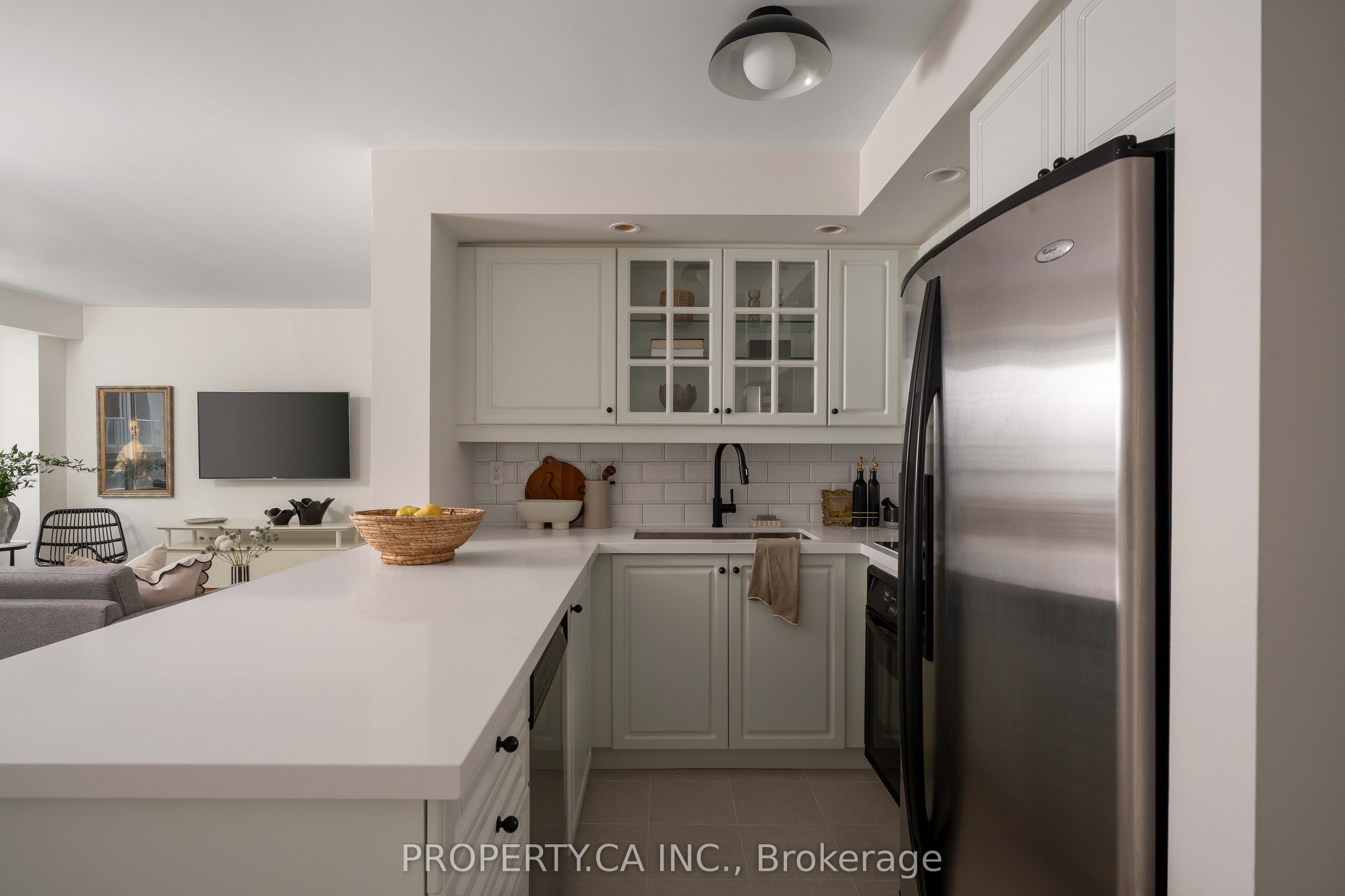 140 Simcoe Street #919, Toronto, ON M5H 4E9 photo 2