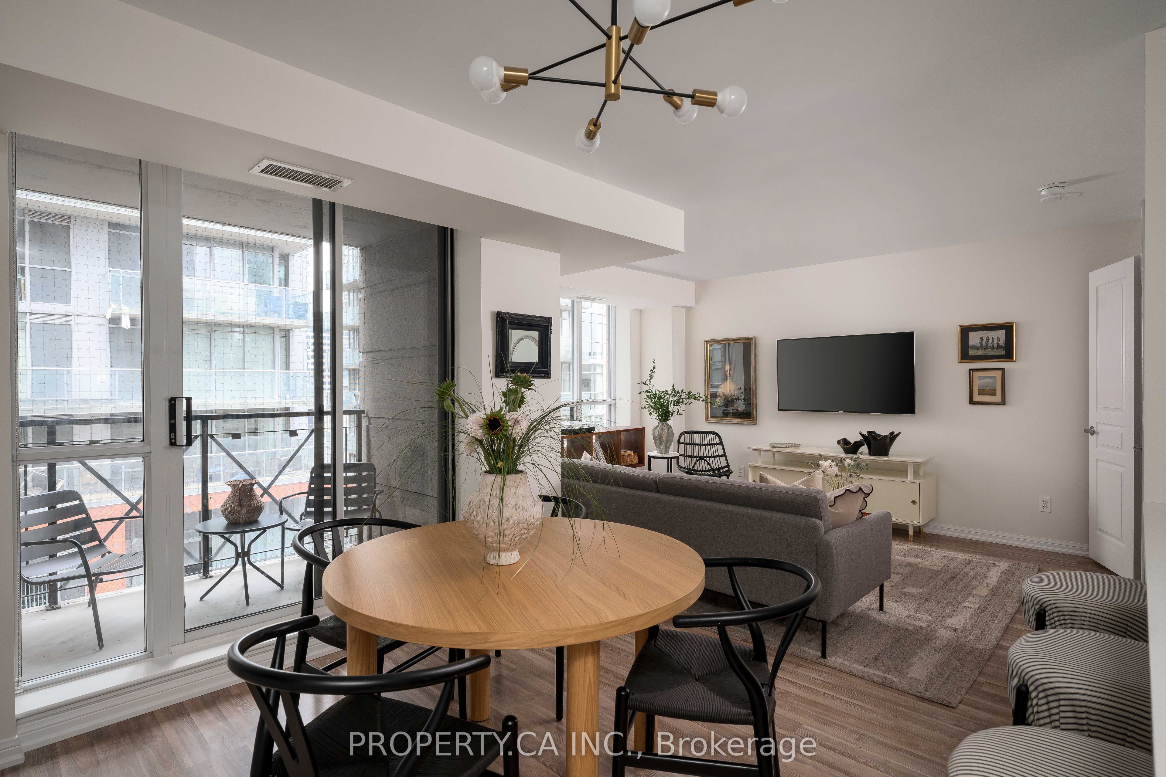 140 Simcoe Street #919, Toronto, ON M5H 4E9 photo 3