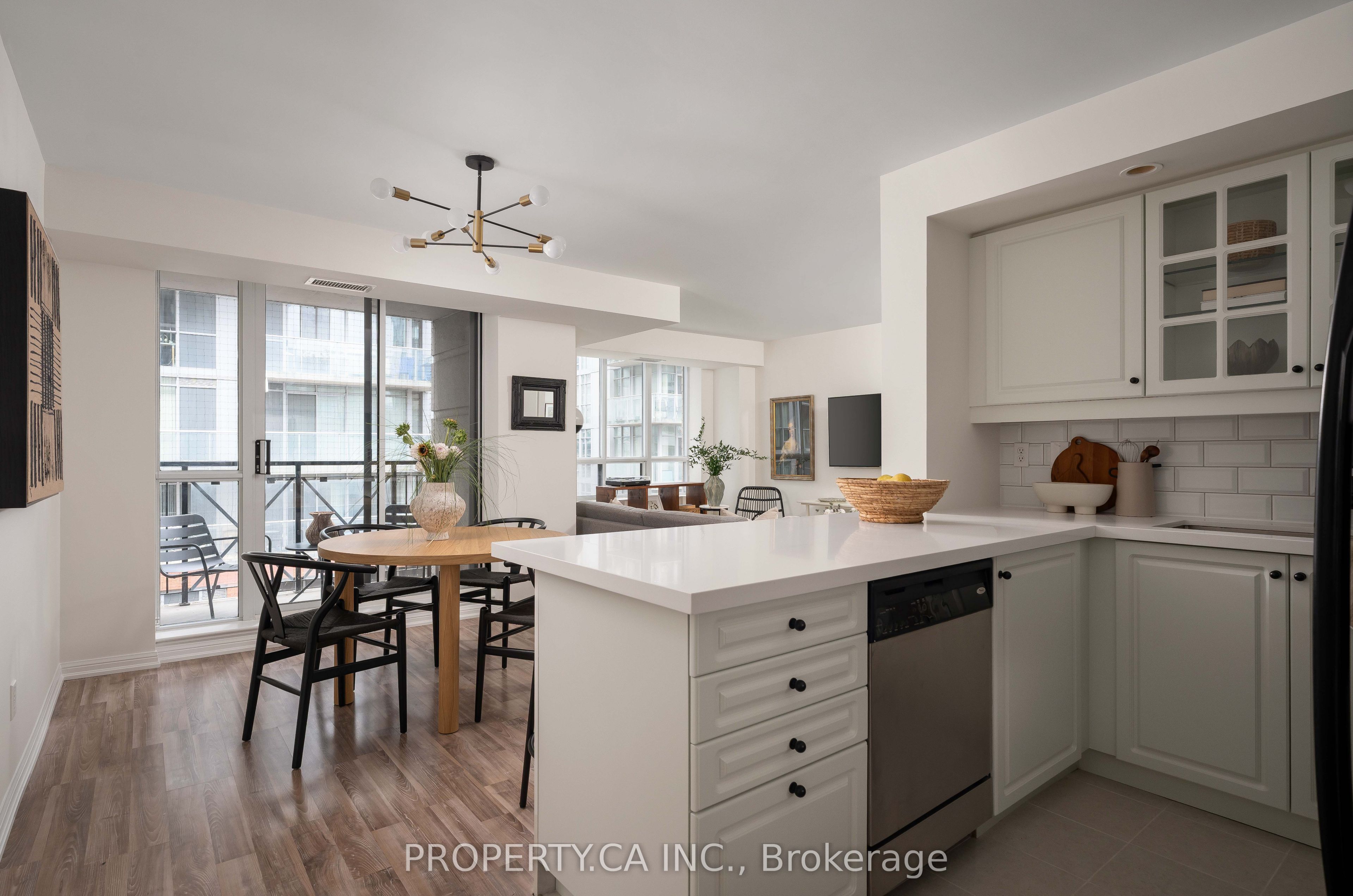 140 Simcoe Street #919, Toronto, ON M5H 4E9 photo 5