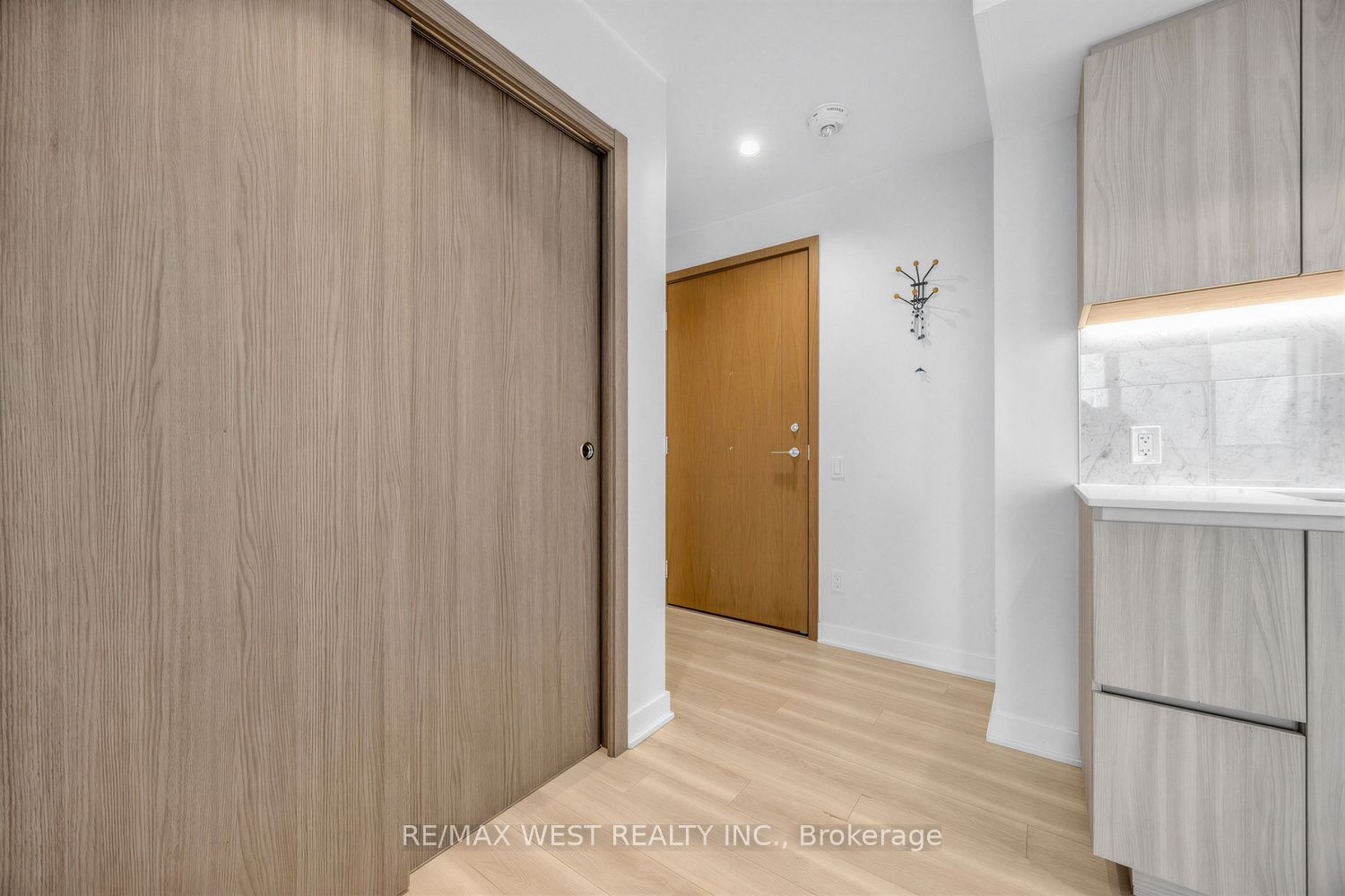 17 Bathurst Street 3806, Toronto, ON M5V 1A5 photo 2