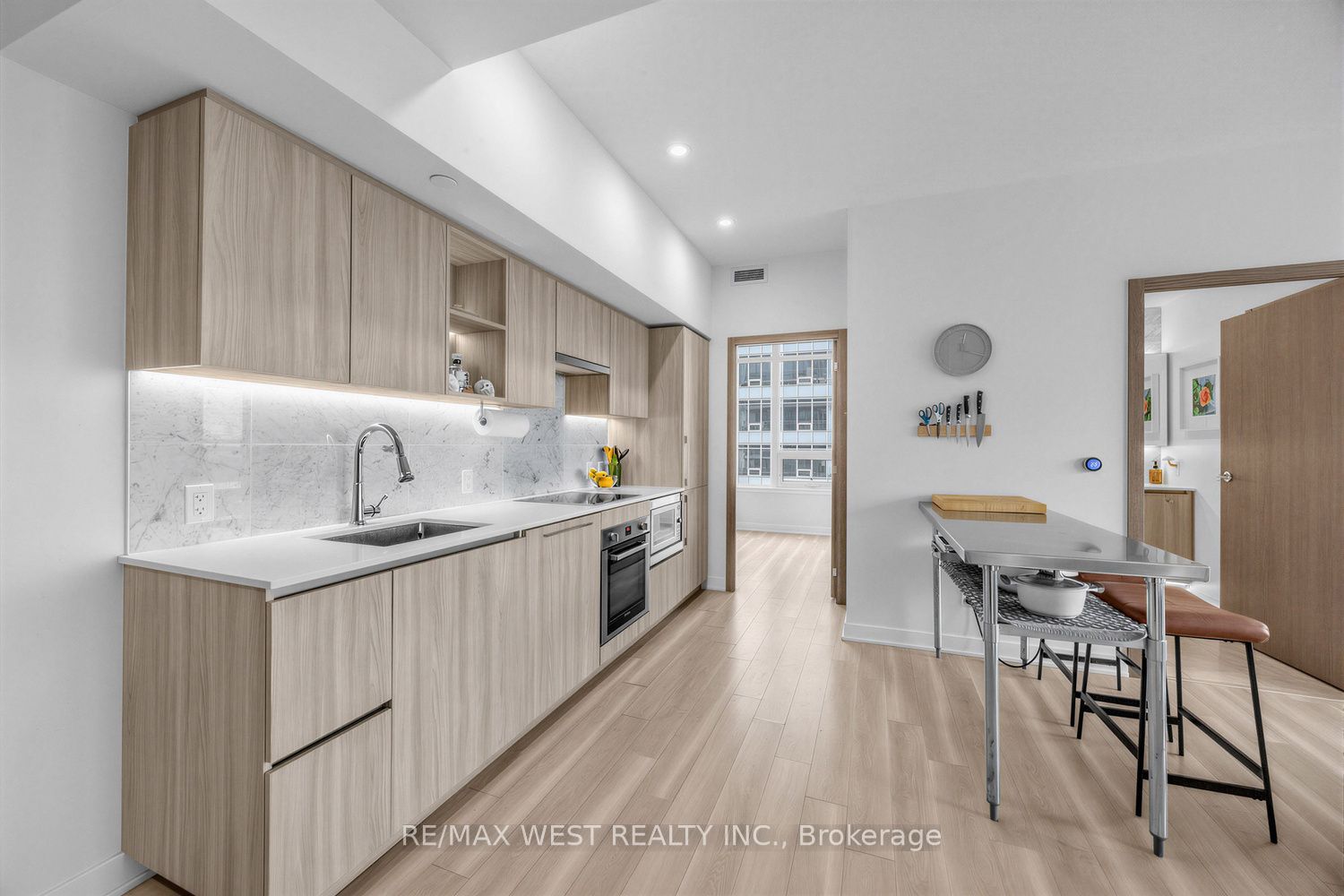 17 Bathurst Street 3806, Toronto, ON M5V 1A5 photo 3