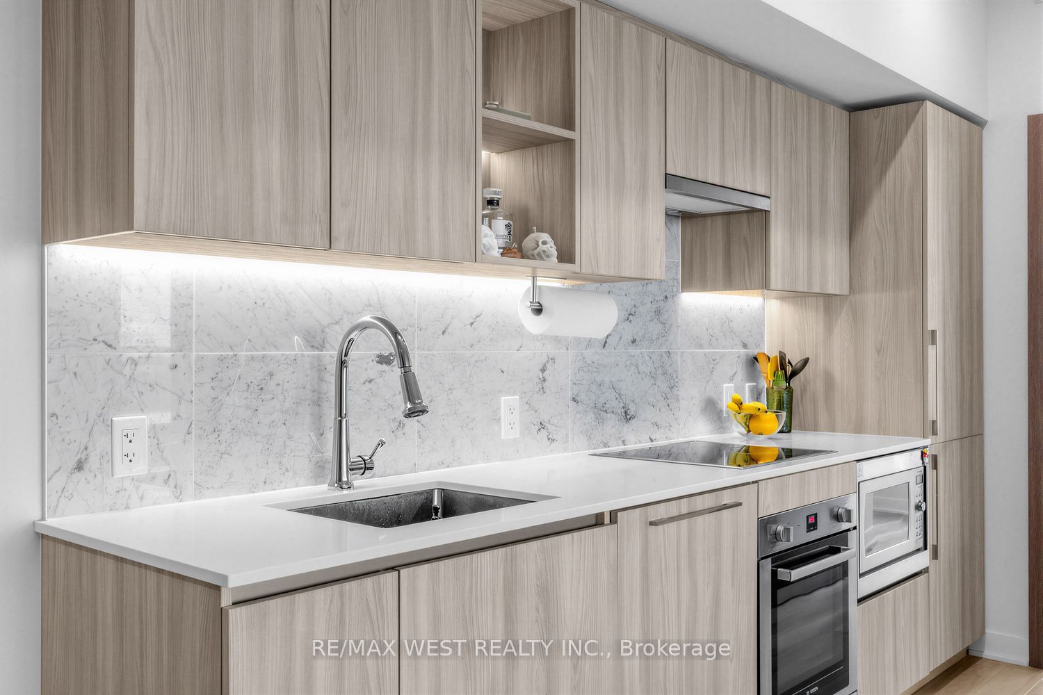 17 Bathurst Street 3806, Toronto, ON M5V 1A5 photo 5