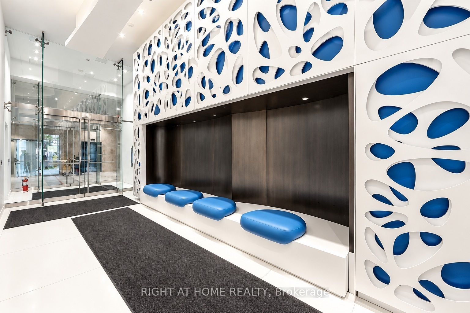 1 Bloor East Street E 7304, Toronto, ON M4Y 2Z1 photo 5