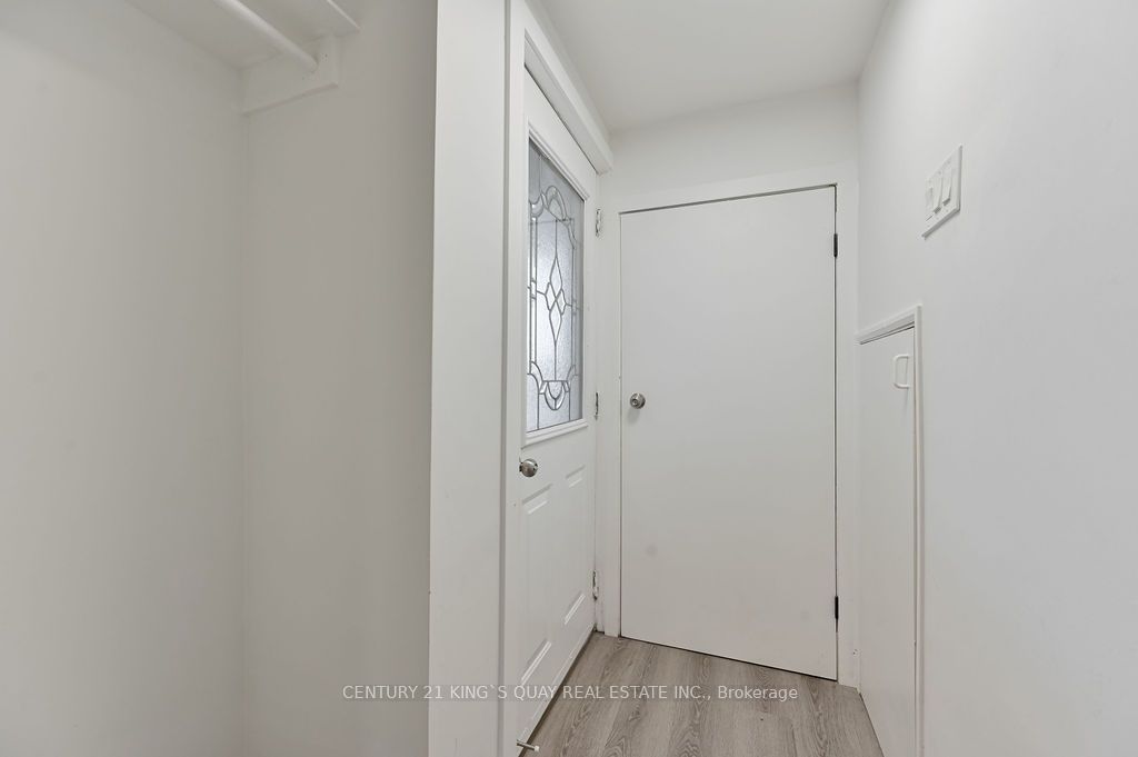 989 Old Cummer Avenue Lower, Toronto, ON M2H 1W5 photo 3