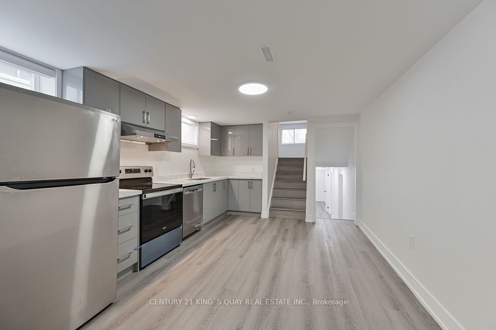 989 Old Cummer Avenue Lower, Toronto, ON M2H 1W5 photo 4