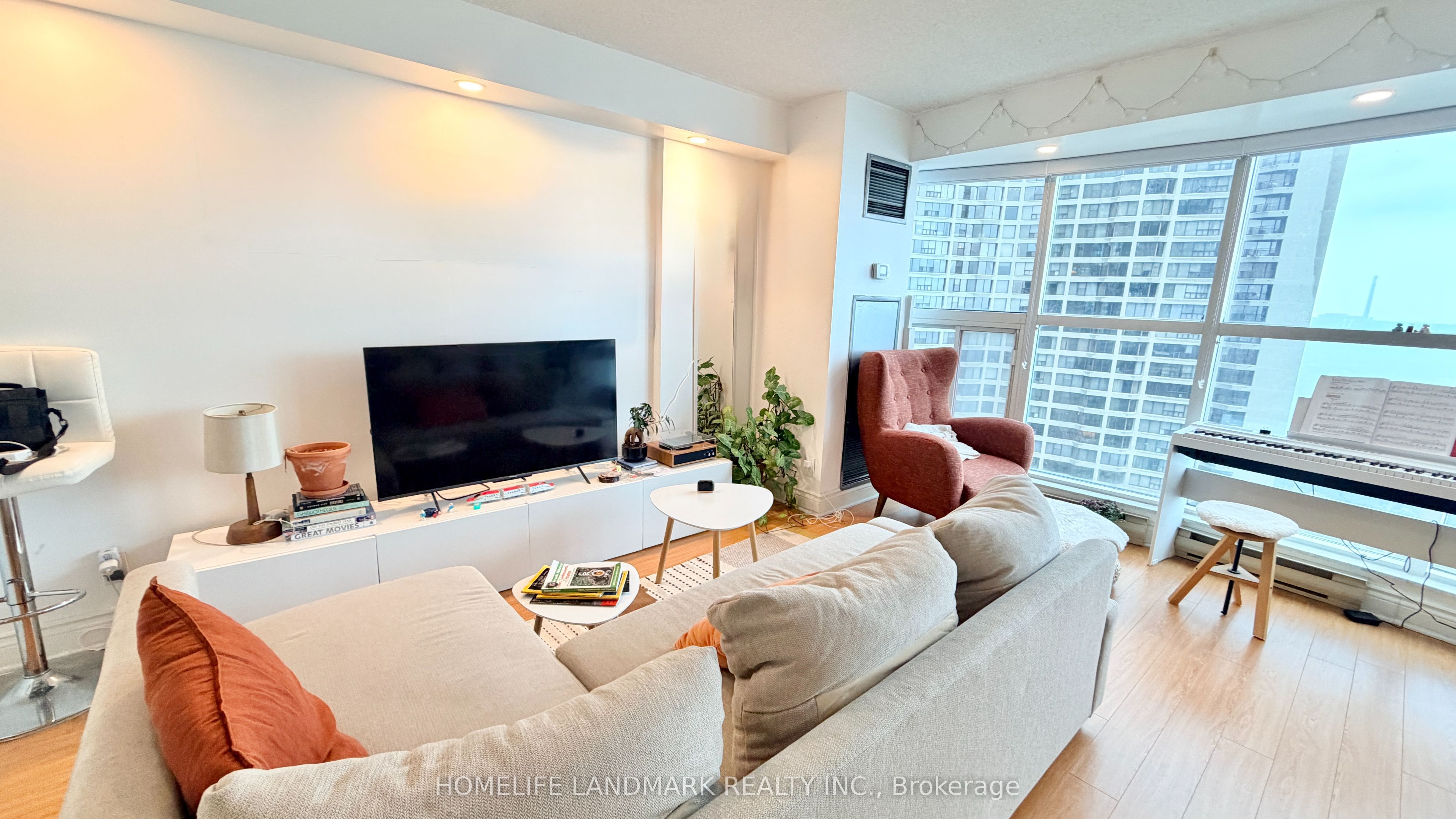 99 Harbour Square 2405, Toronto, ON M5J 2H2