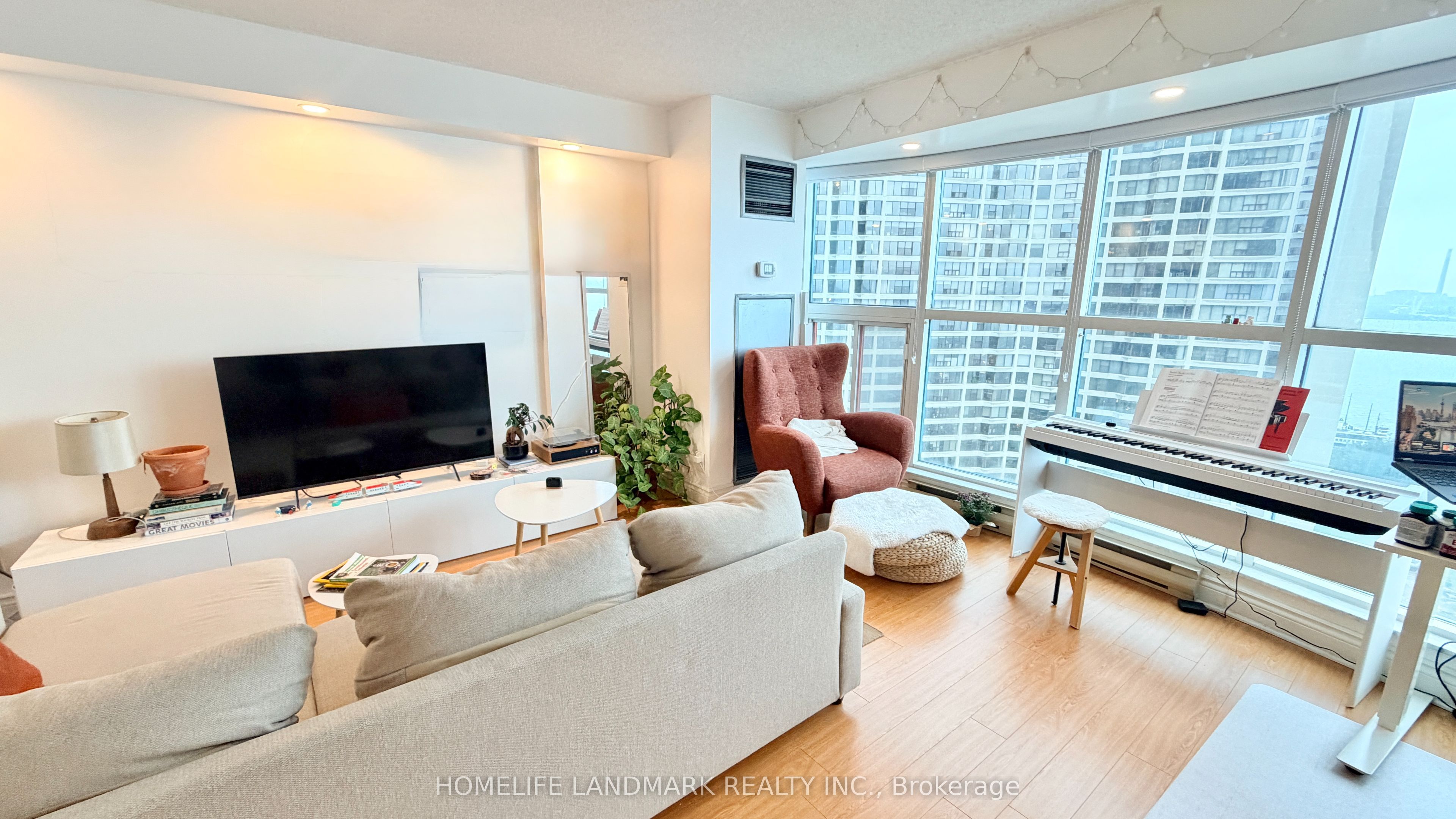99 Harbour Square 2405, Toronto, ON M5J 2H2 photo 4