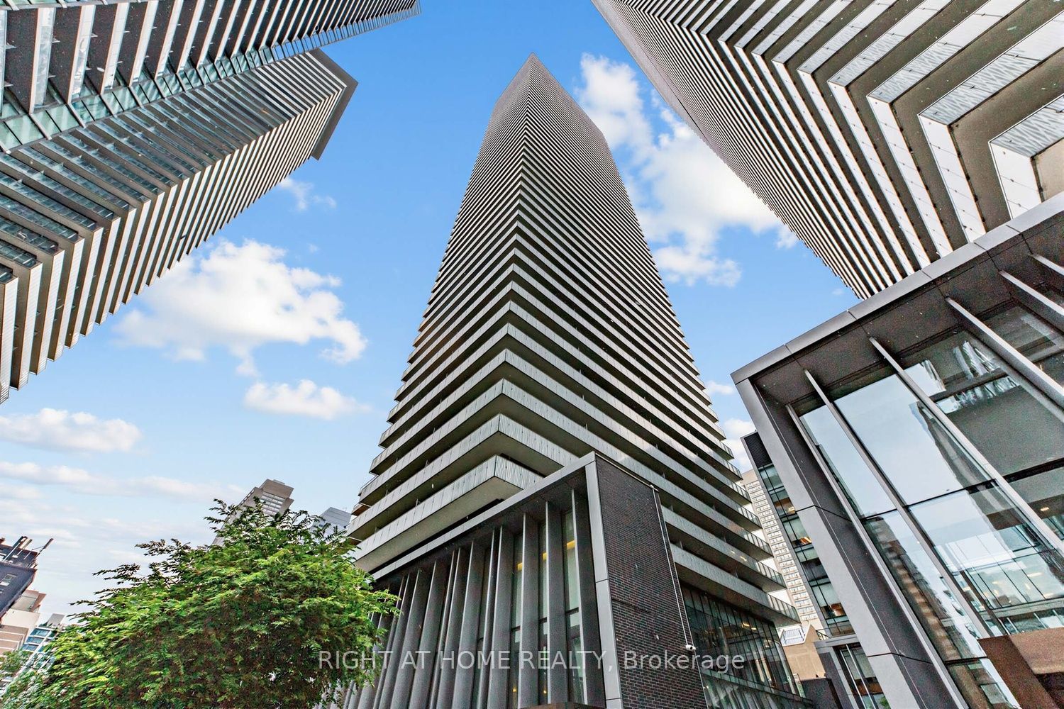 42 Charles Street E 3408, Toronto, ON M4Y 0B7