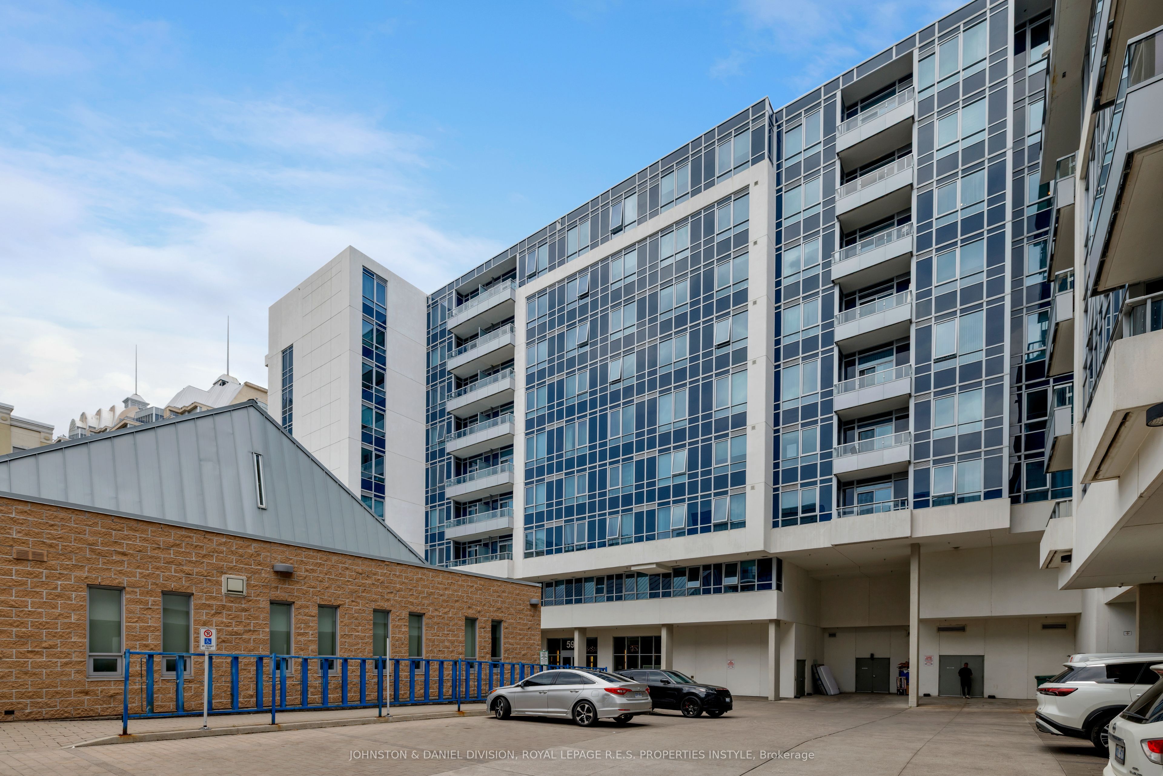 591 Sheppard Avenue E 327, Toronto, ON M2K 0G2 photo 4