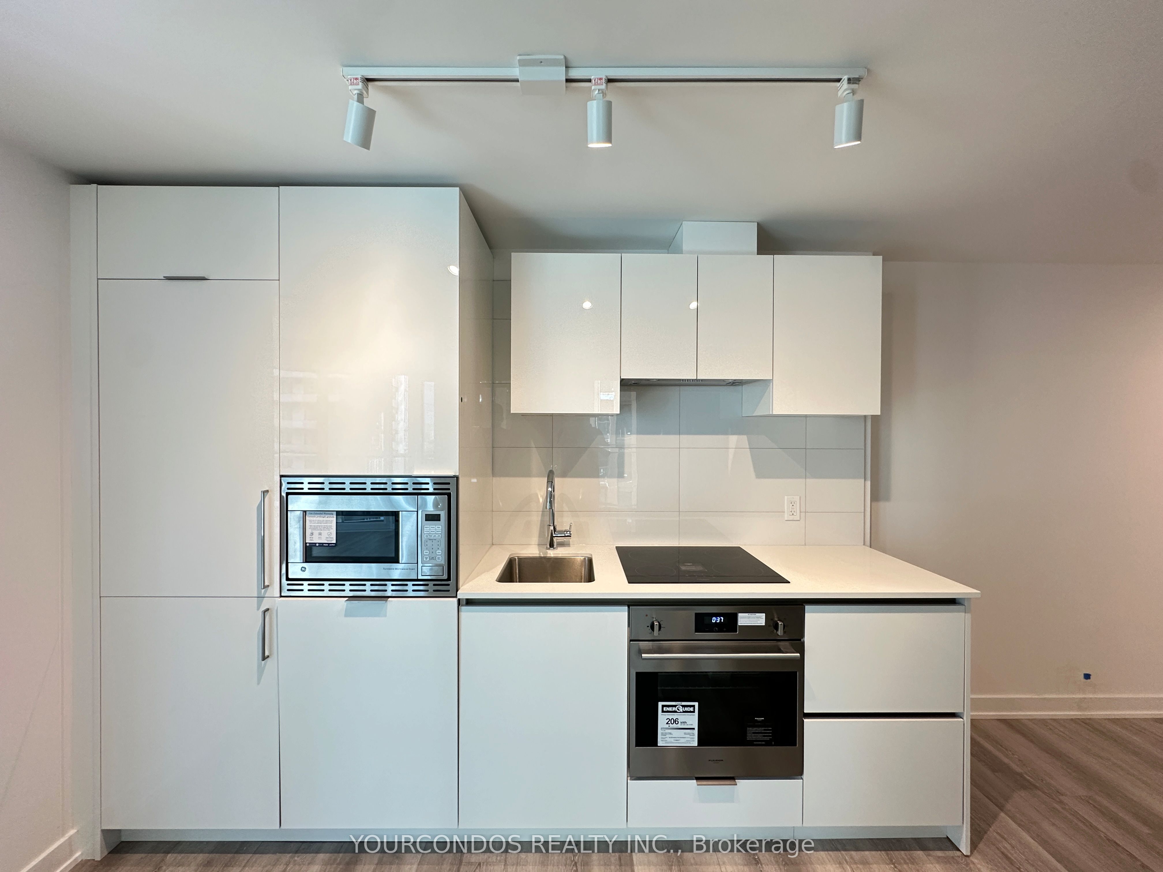 230 SIMCOE Street 1728, Toronto, ON M5T 0G7 photo 3