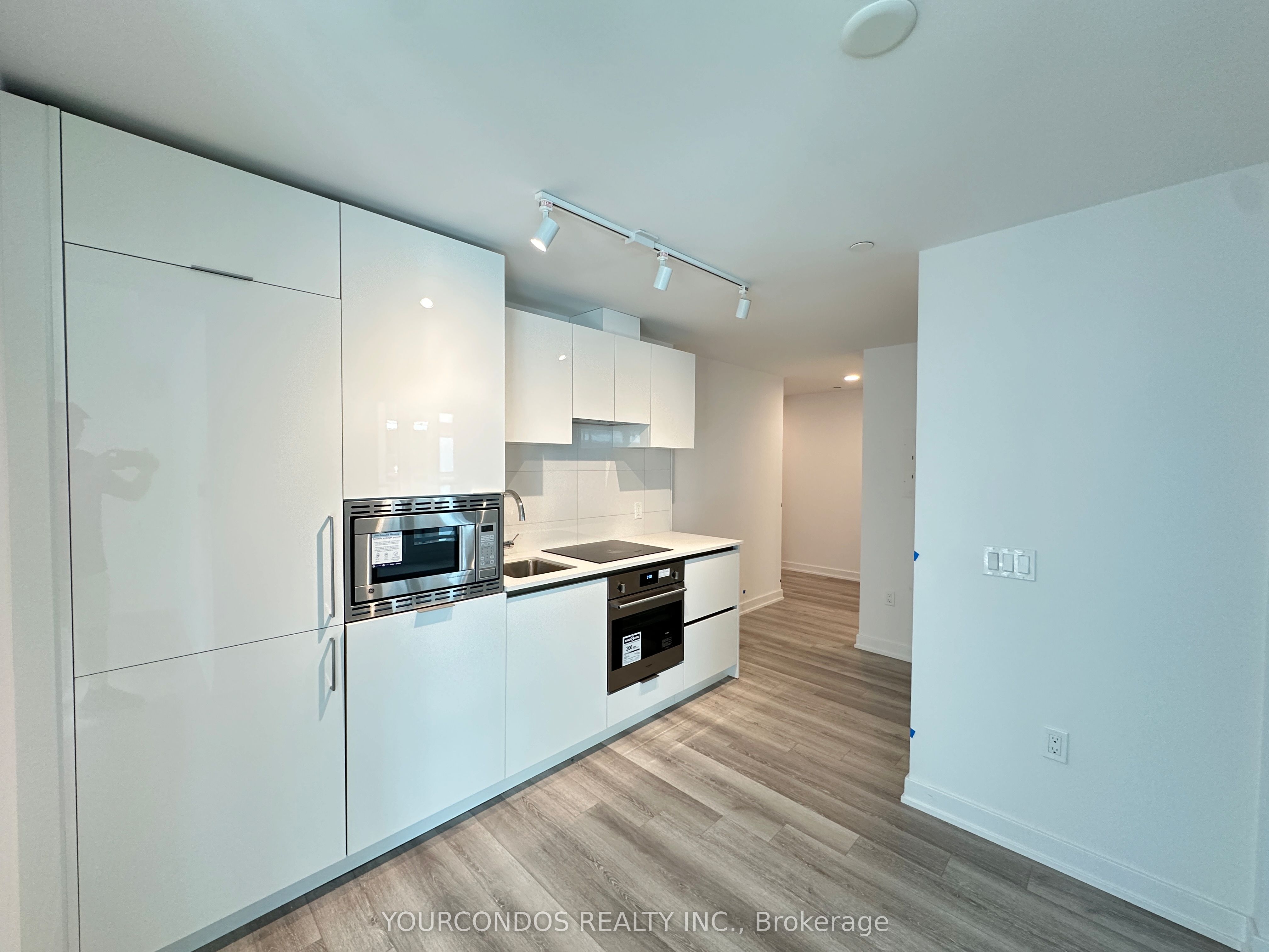 230 SIMCOE Street 1728, Toronto, ON M5T 0G7 photo 4