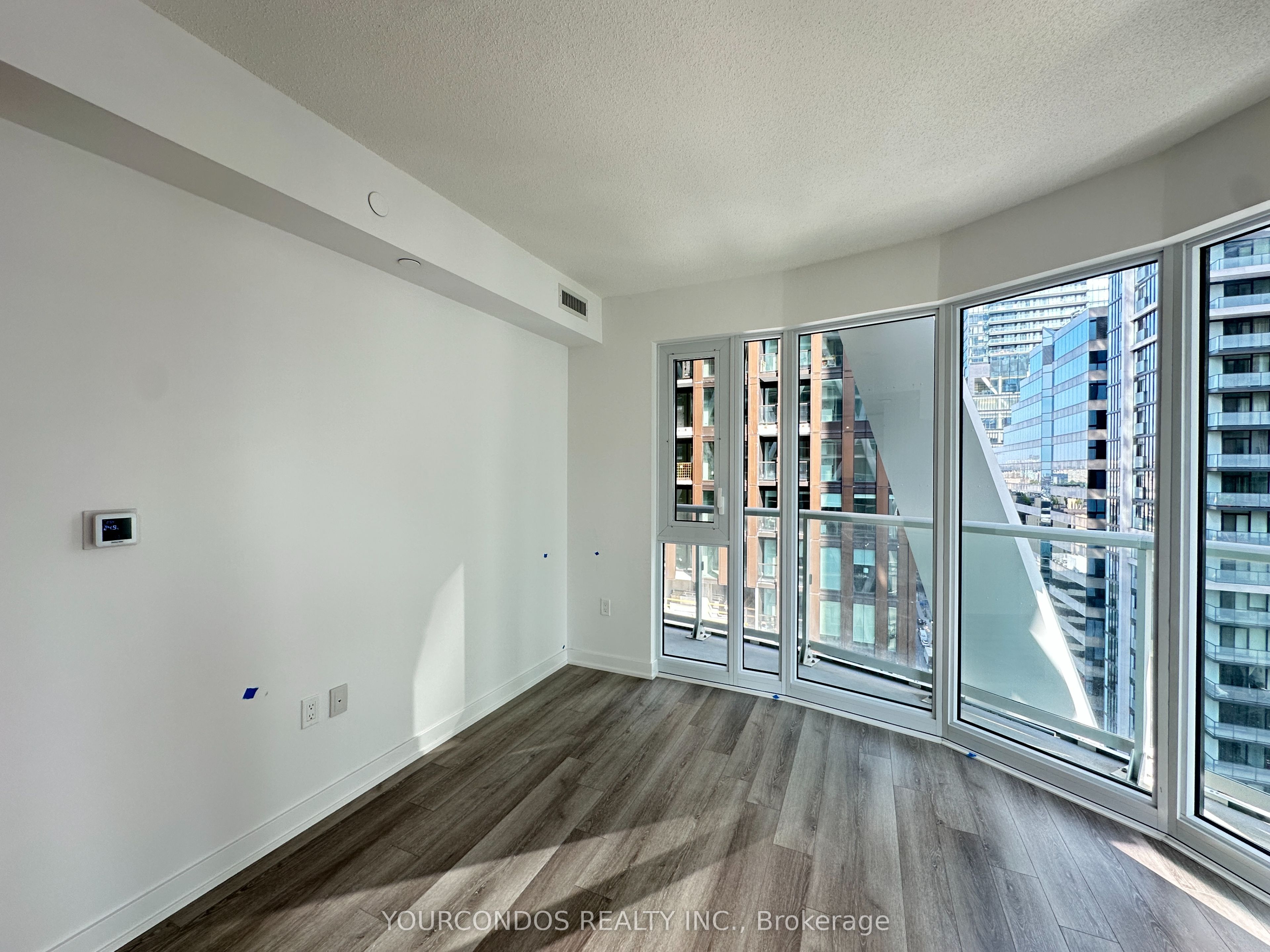 230 SIMCOE Street 1728, Toronto, ON M5T 0G7 photo 5
