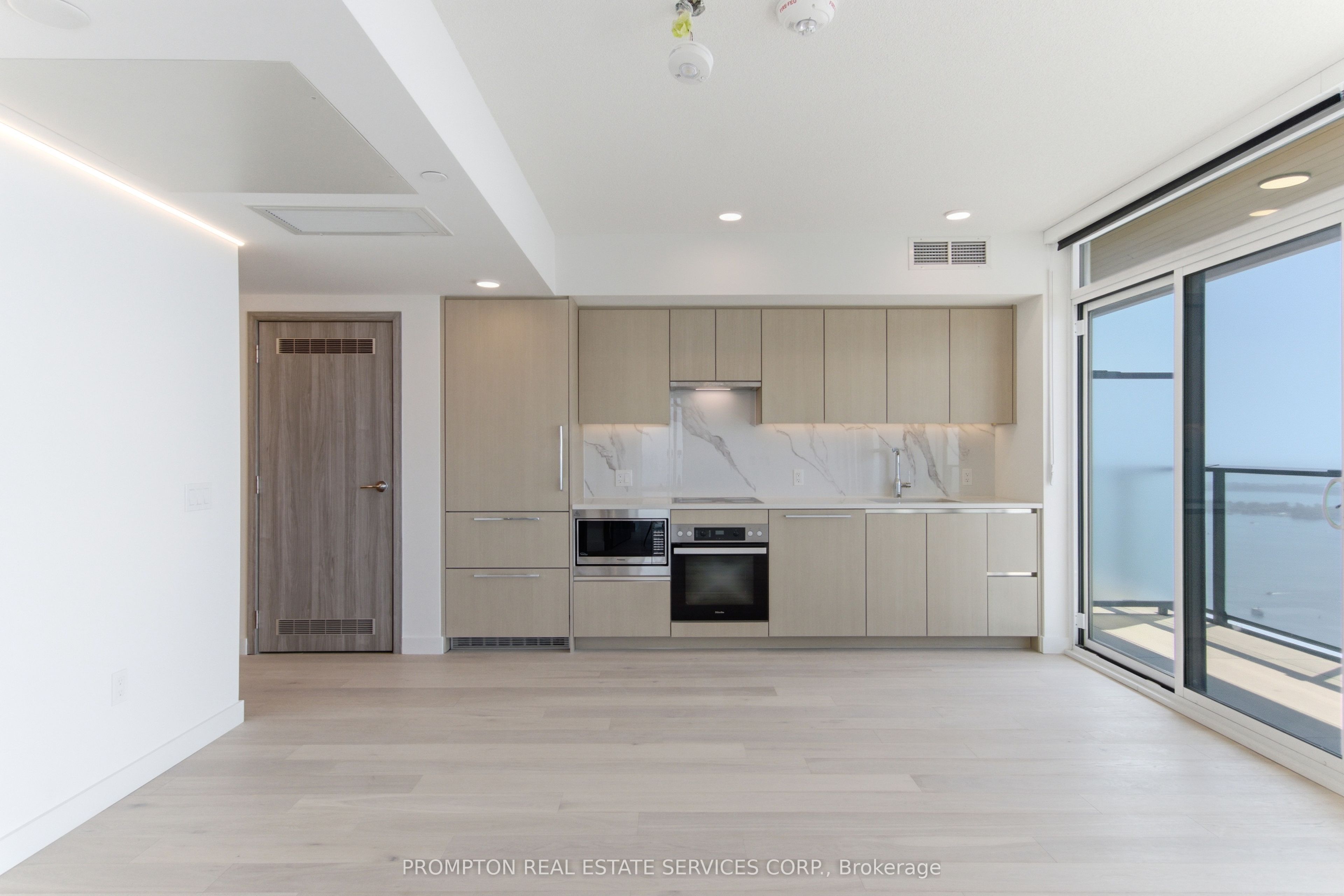 3 Concord Cityplace Way 7008, Toronto, ON M5V 0X4 photo 2