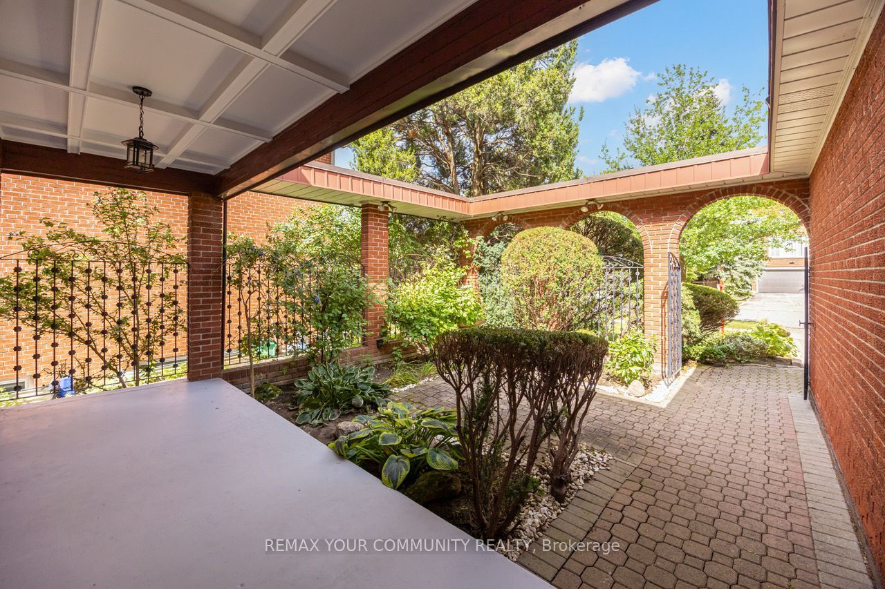 31 Clovercrest Road, Toronto, ON M2J 1Z5 photo 3