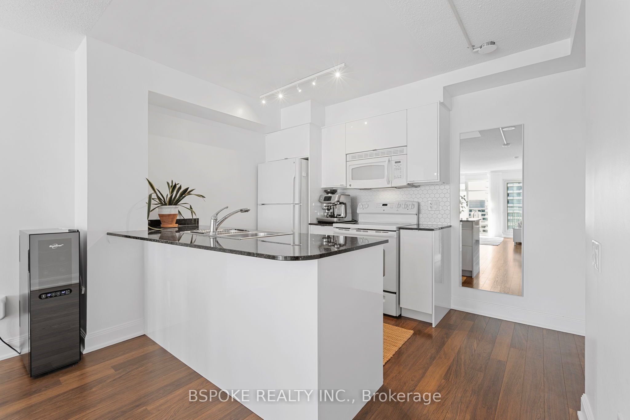 2191 Yonge Street 3012, Toronto, ON M4S 3H8 photo 4