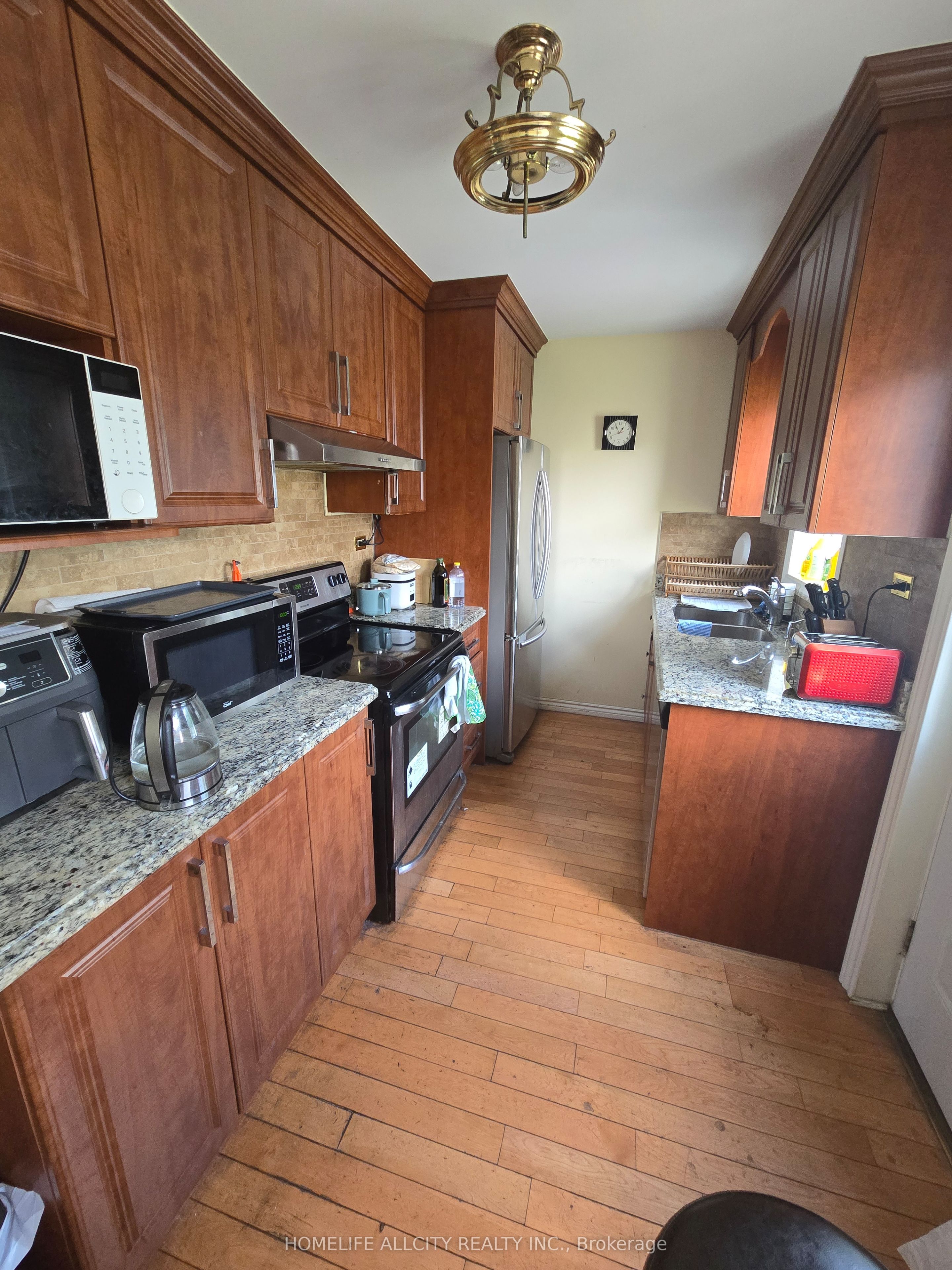 4 Bevdale Road, Toronto, ON M2N 2G2 photo 4