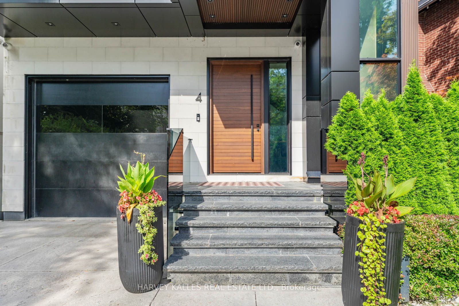 4 Douglas Crescent, Toronto, ON M4W 2E7 photo 2