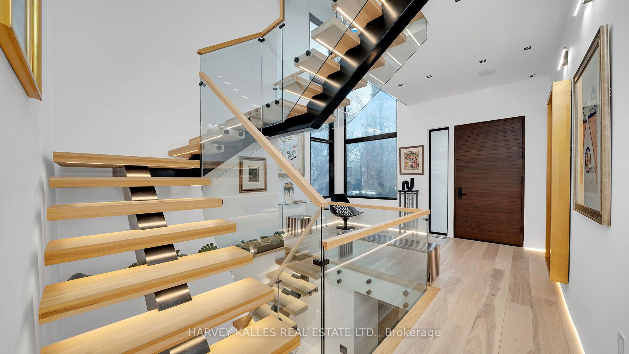 4 Douglas Crescent, Toronto, ON M4W 2E7 photo 3