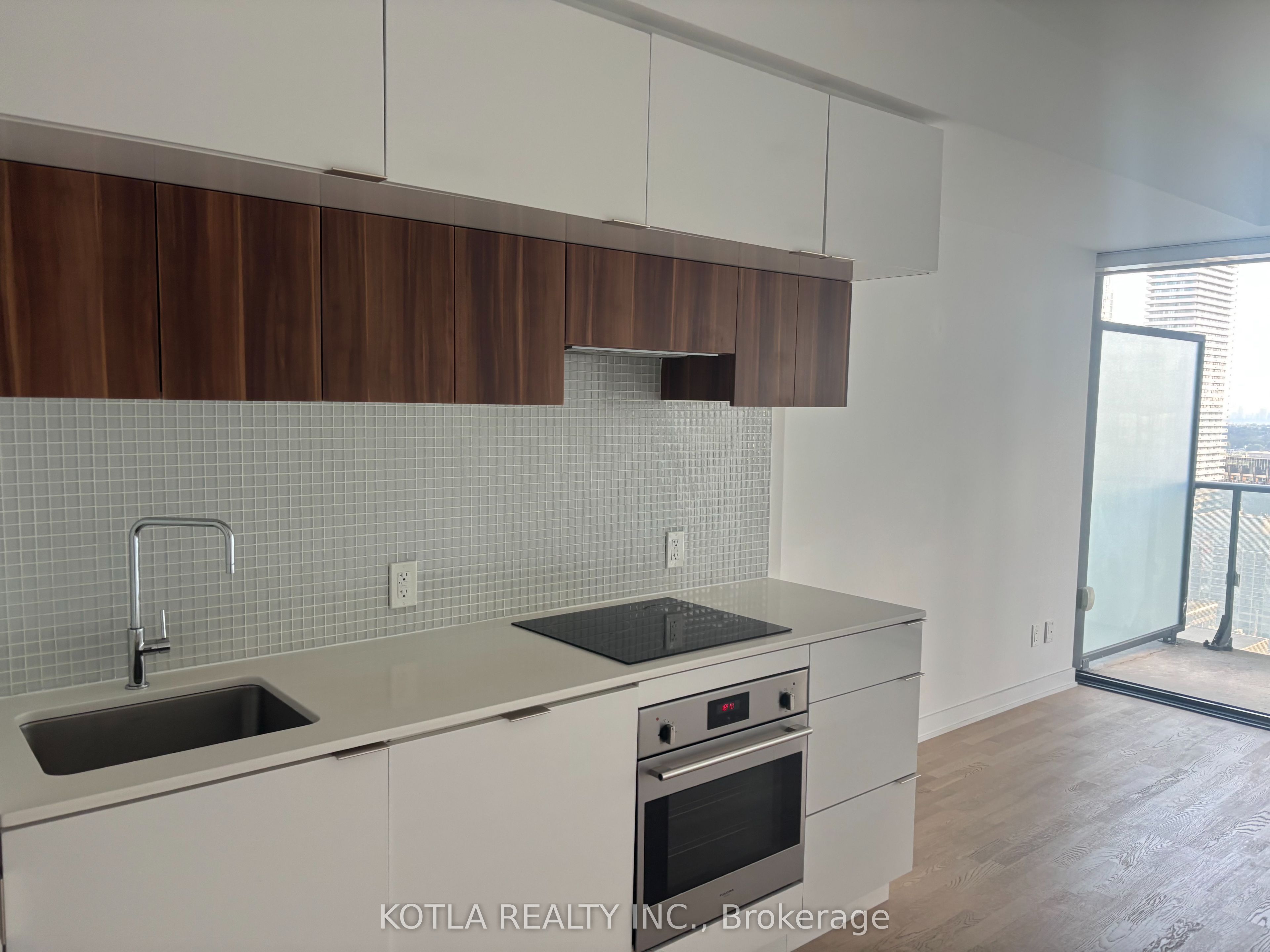 185 Roehampton Avenue W 11, Toronto, ON M4P 0C6 photo 3