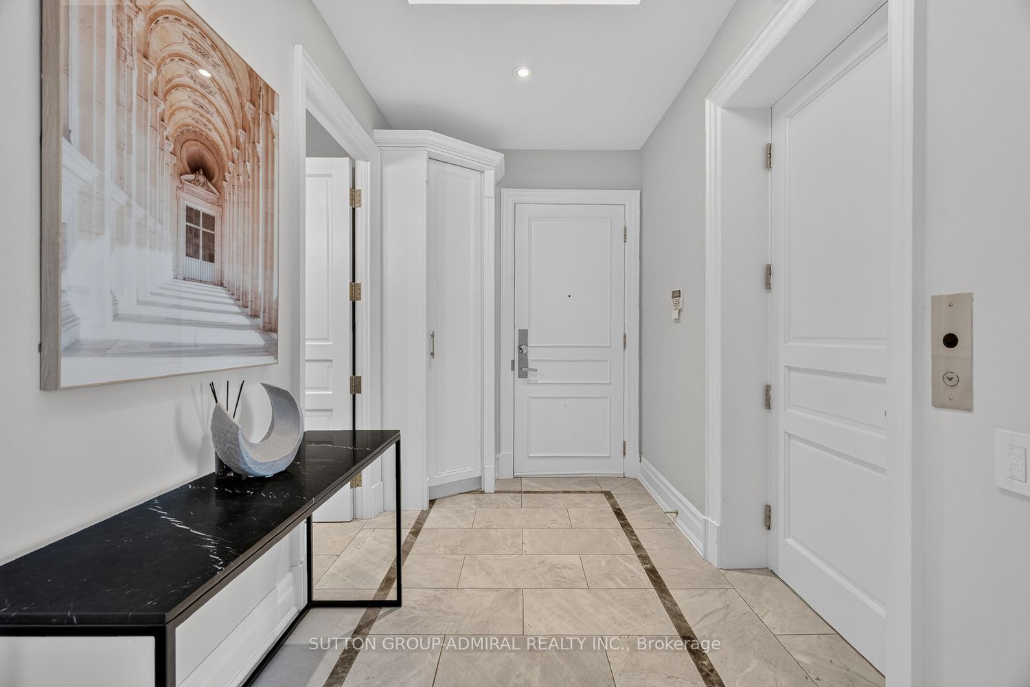 155 St Clair Avenue W 1801, Toronto, ON M4V 0A1 photo 3