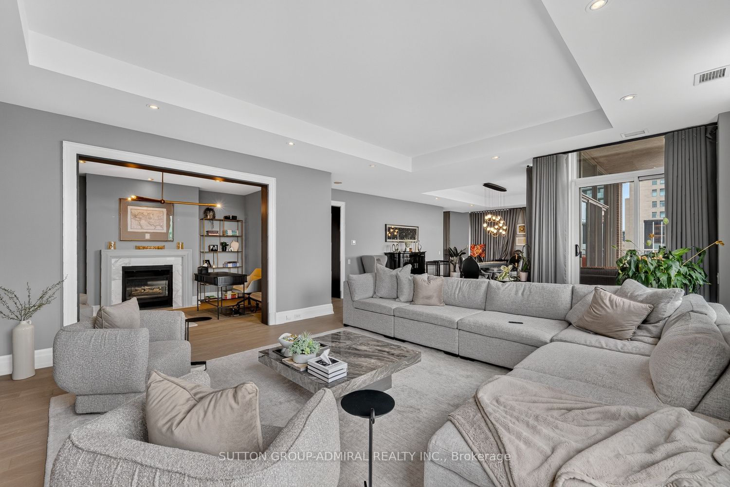 155 St Clair Avenue W 1801, Toronto, ON M4V 0A1 photo 5