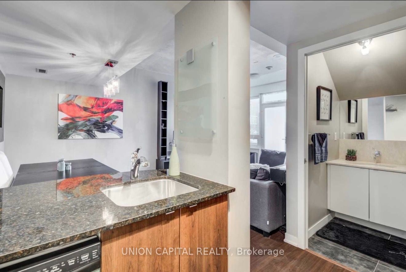 57 East Liberty Street TH1, Toronto, ON M6K 3P5 photo 3