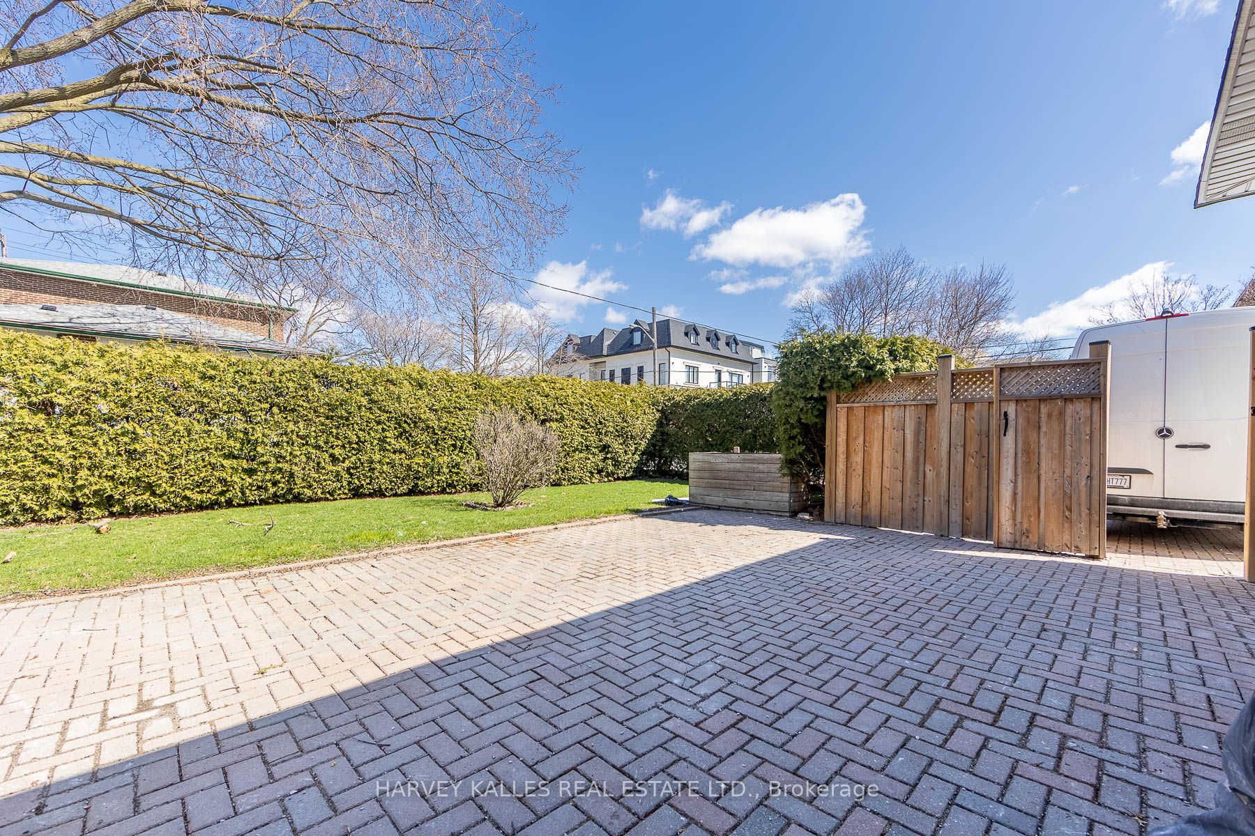 550 Glencairn Avenue Bsmt 2, Toronto, ON M6B 1Z4 photo 2