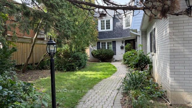 28 Pinnacle Road, Toronto, ON M2L 2V8 photo 2