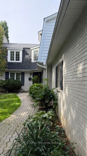 28 Pinnacle Road, Toronto, ON M2L 2V8 photo 3