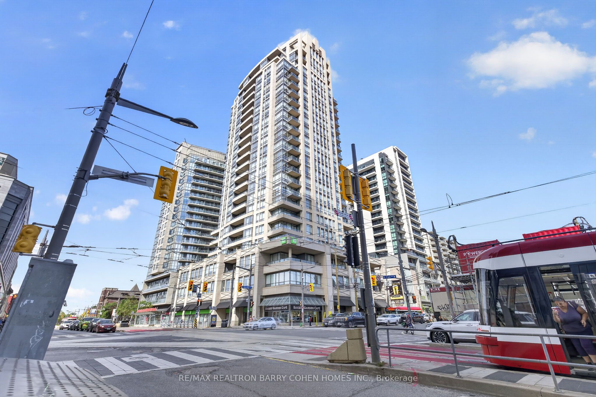500 St Clair Avenue W 1404, Toronto, ON M6C 1A8