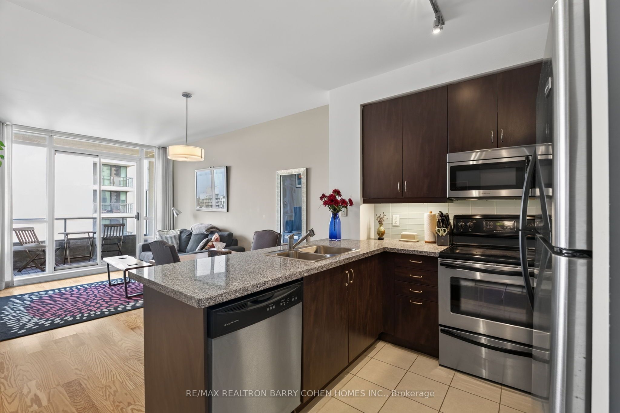 500 St Clair Avenue W 1404, Toronto, ON M6C 1A8 photo 5