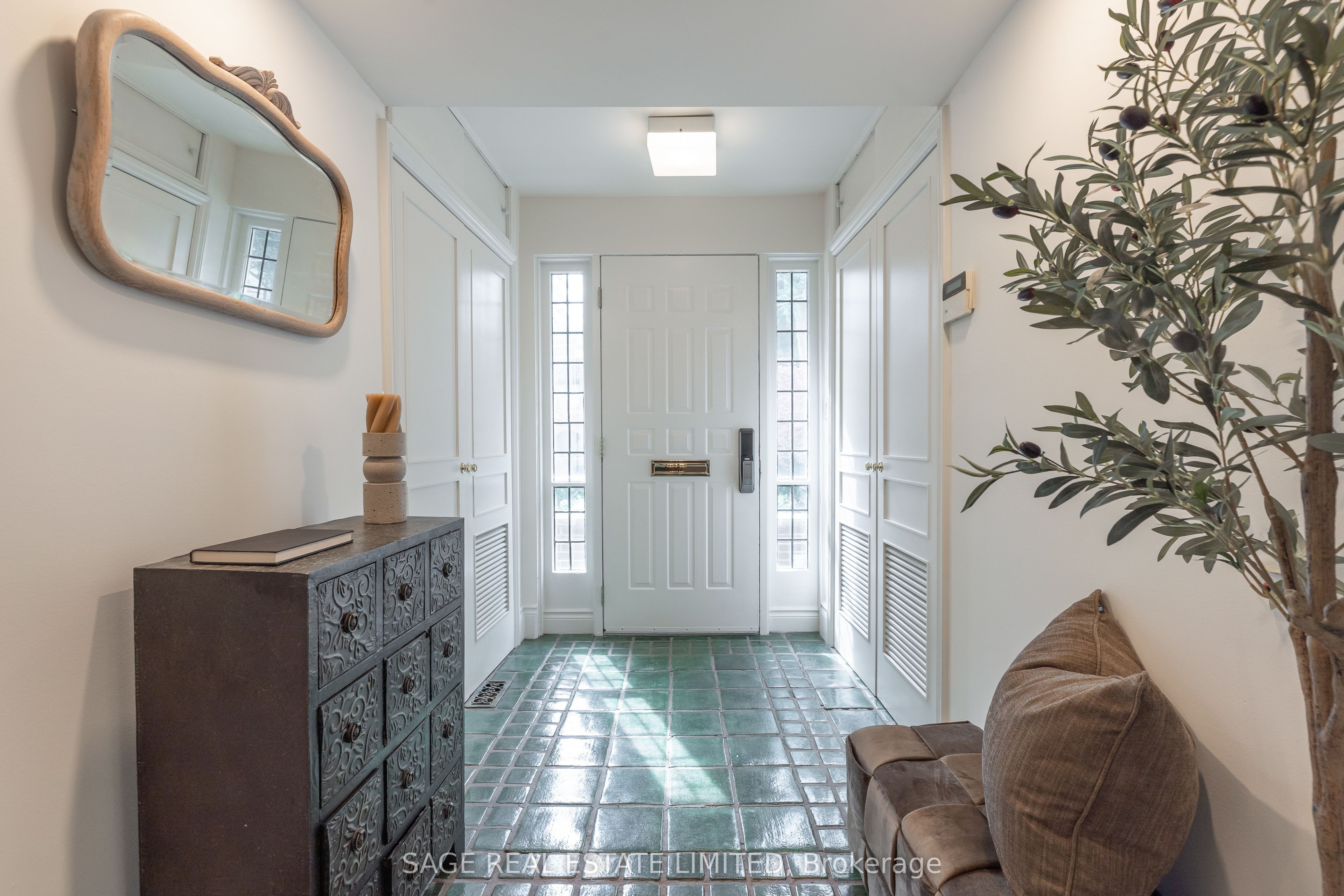 43 Oriole Road, Toronto, ON M4V 2E6 photo 2