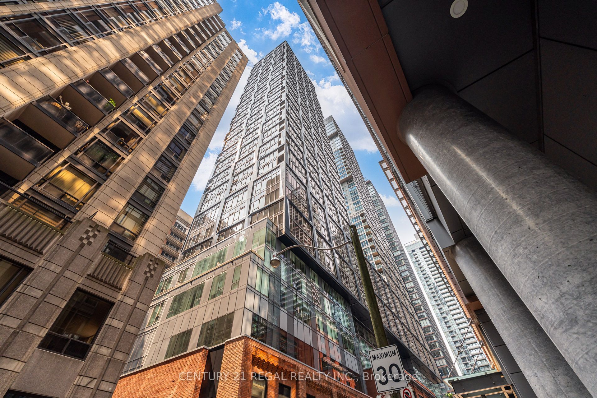 15 Mercer Street 2204, Toronto, ON M5V 1H2 photo 3