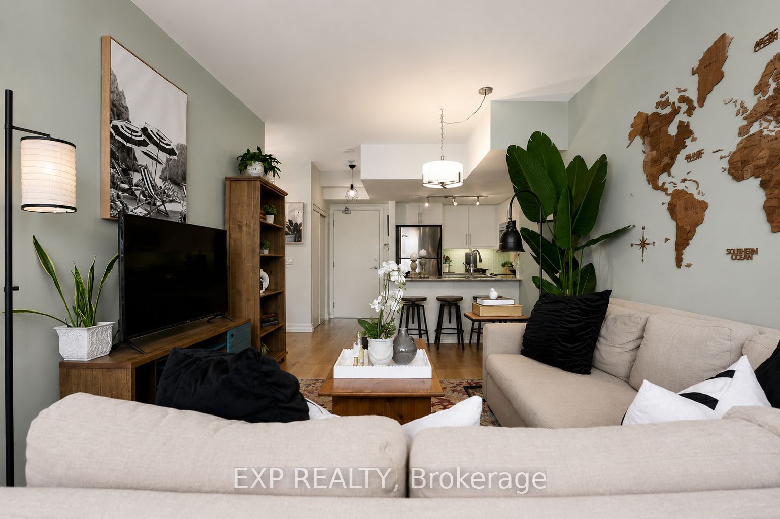 500 St Clair Avenue W 404, Toronto, ON M6C 1A8 photo 5