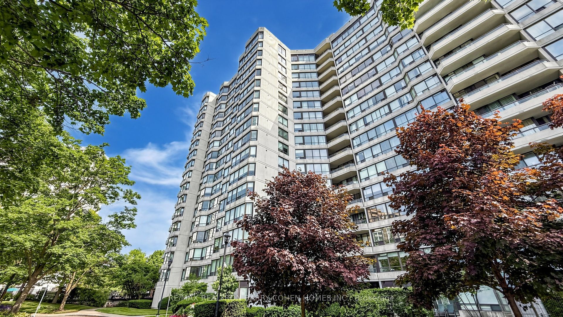 1121 Steeles Avenue W 802, Toronto, ON M2R 2W7 photo 2