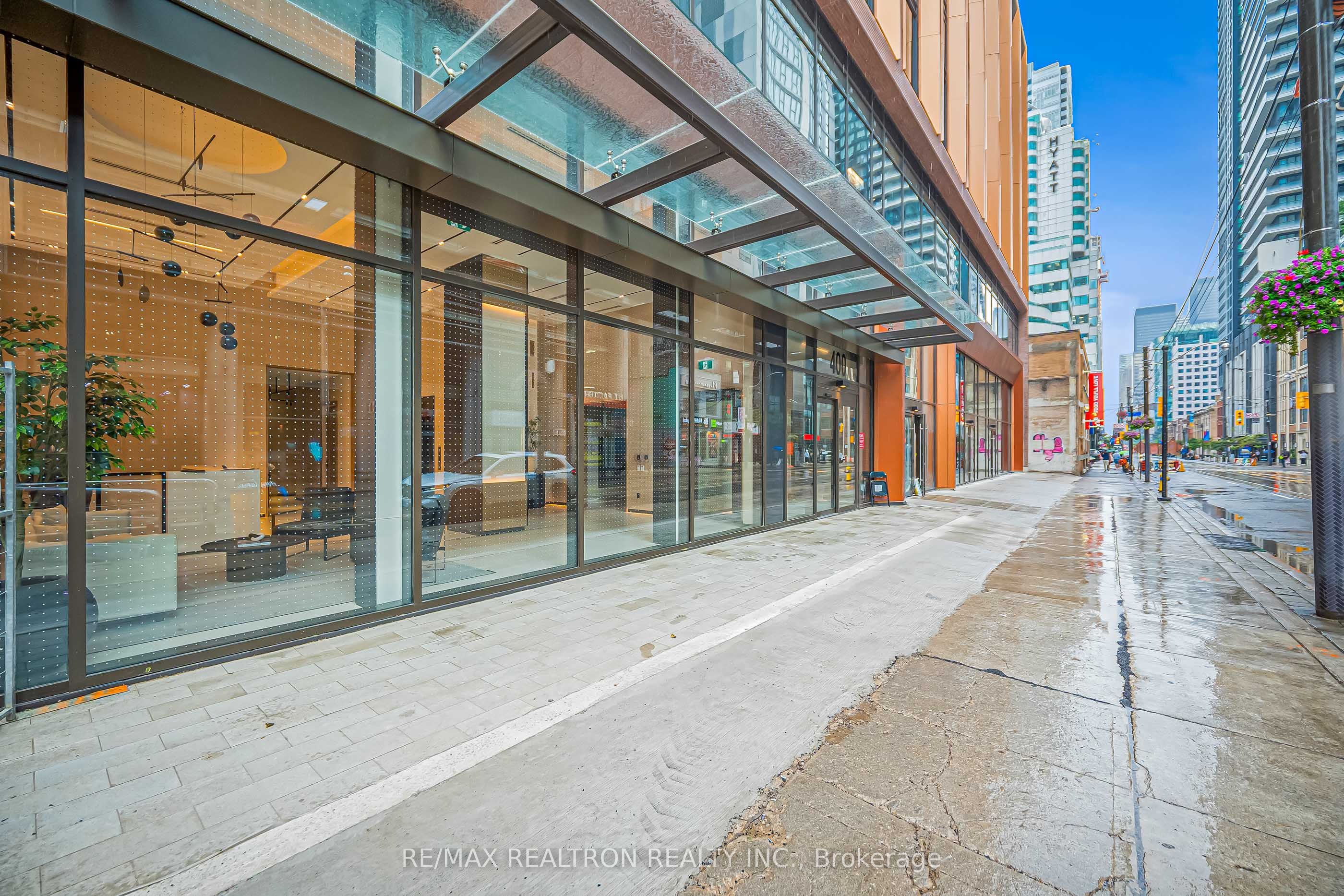 400 King Street W 2212, Toronto, ON M5V 0X8 photo 4