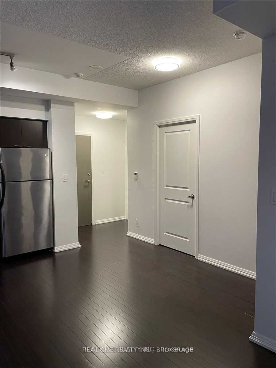 35 Hayden Street 204, Toronto, ON M4Y 3C3 photo 2