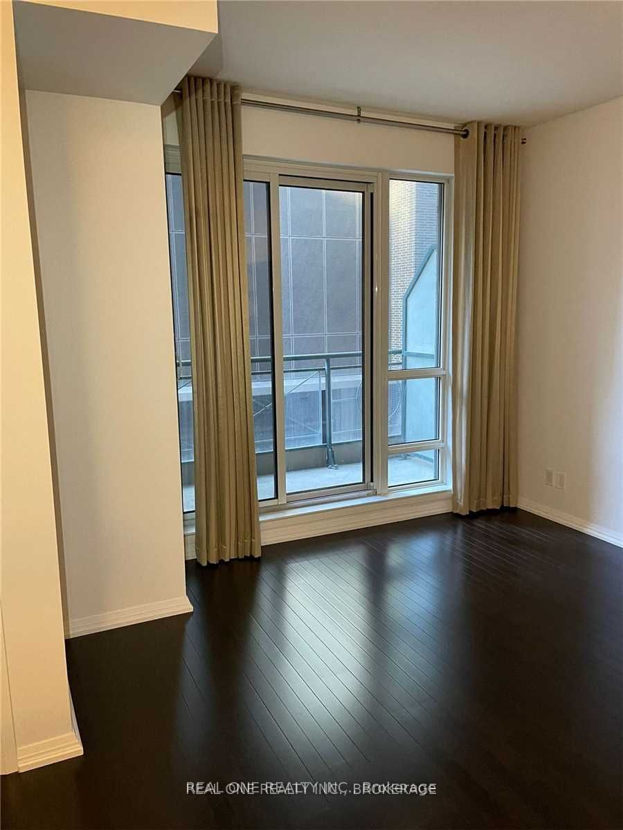 35 Hayden Street 204, Toronto, ON M4Y 3C3 photo 3