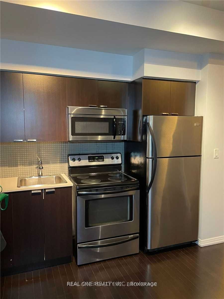35 Hayden Street 204, Toronto, ON M4Y 3C3 photo 4