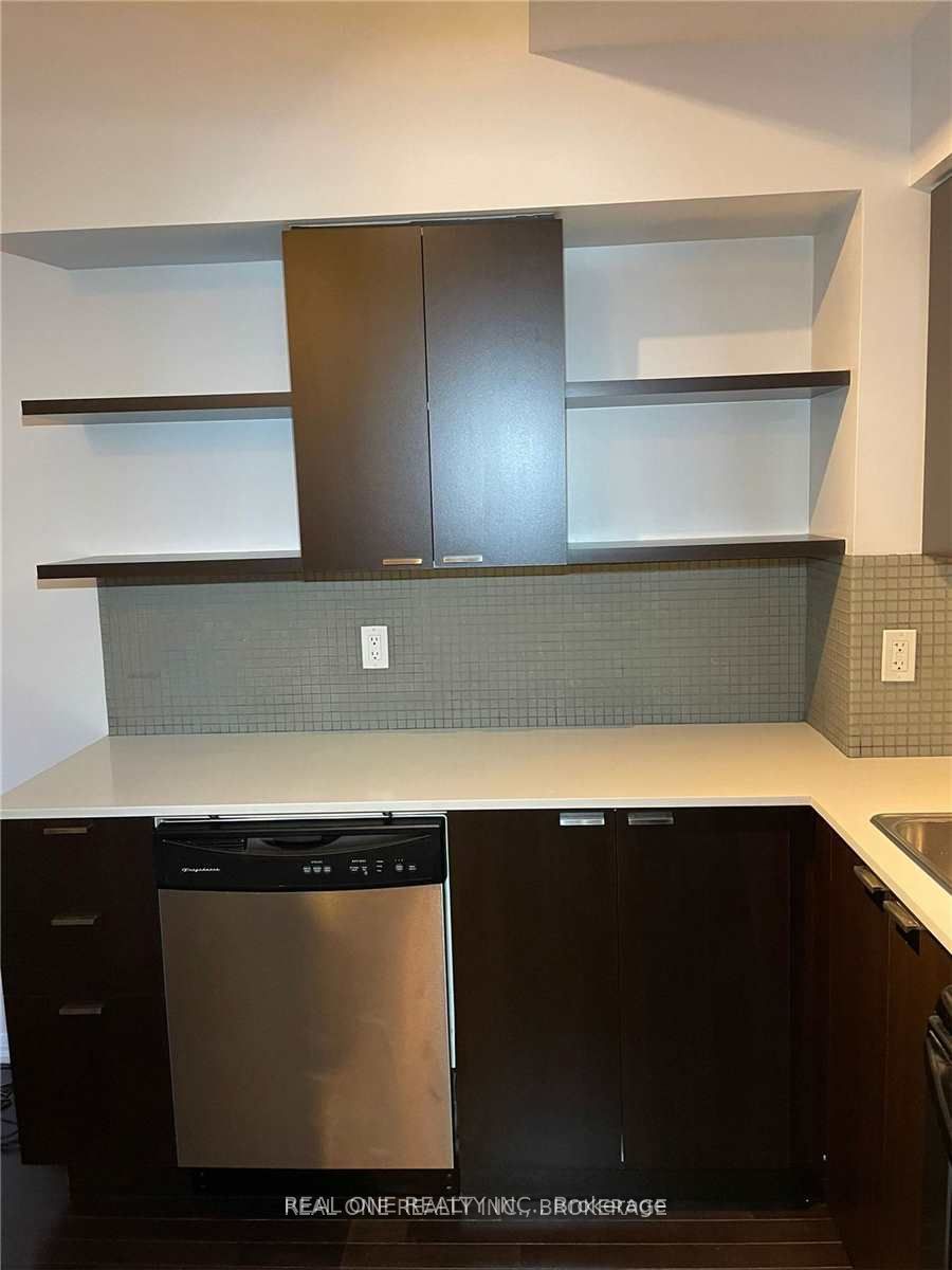 35 Hayden Street 204, Toronto, ON M4Y 3C3 photo 5
