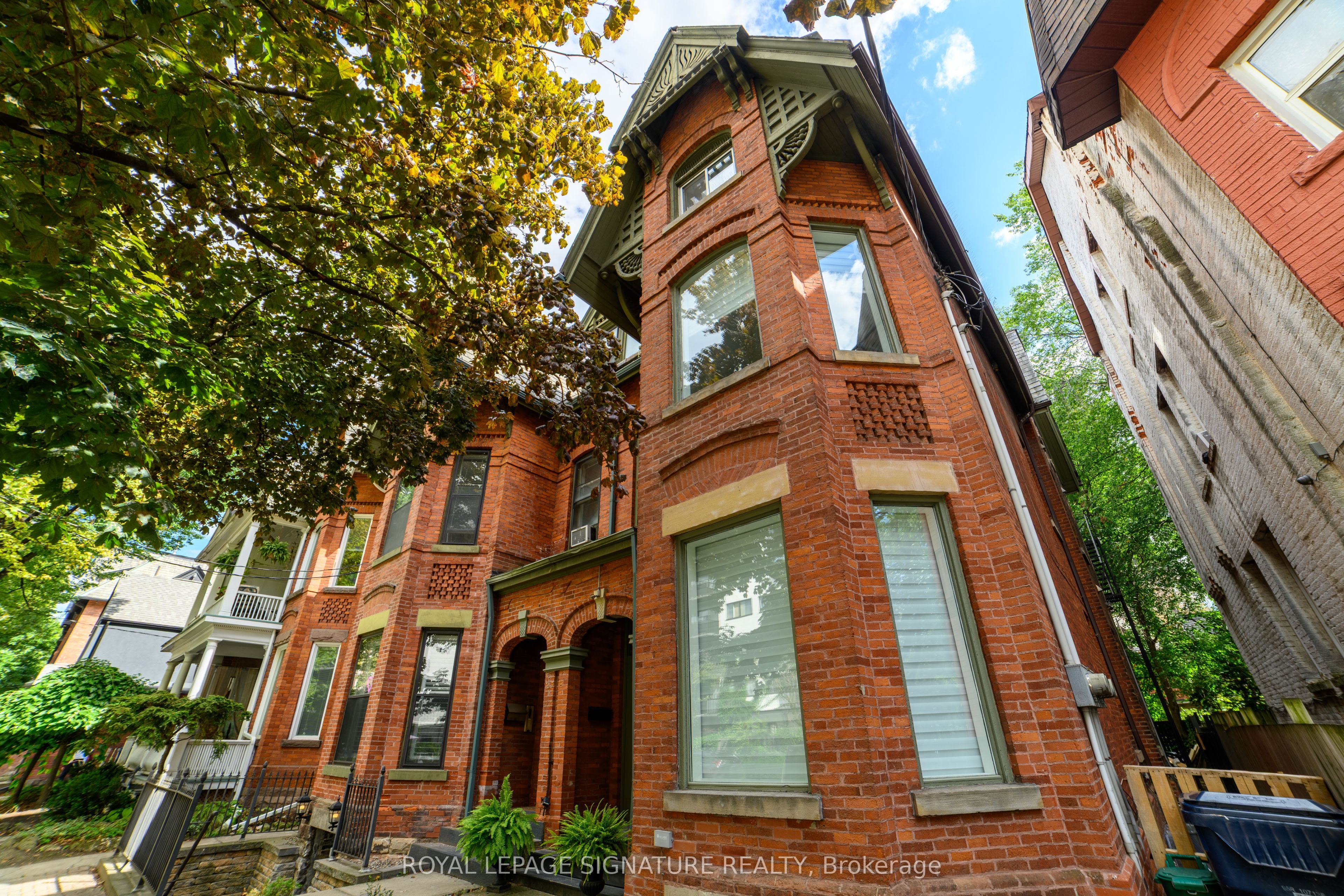 103 Gloucester Street Main, Toronto, ON M4Y 1M2 photo 2