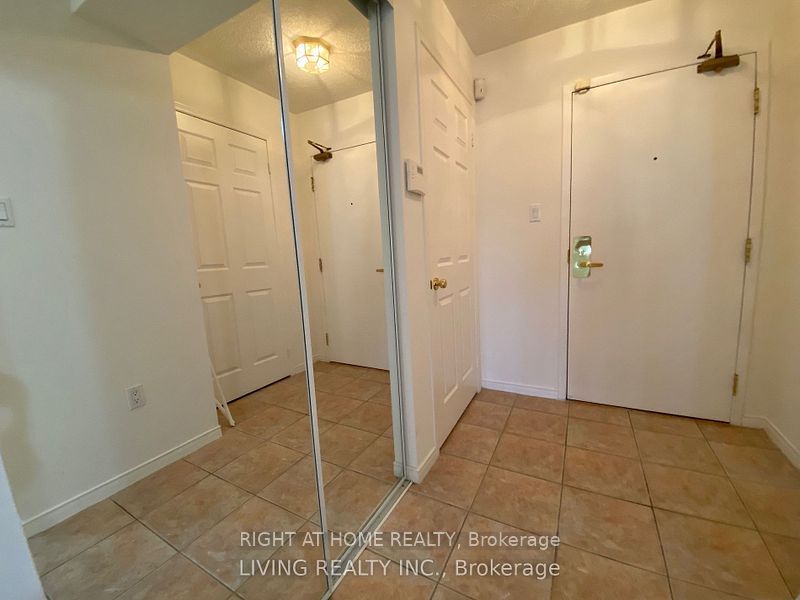 887 Bay Street 508, Toronto, ON M5S 3K4 photo 3