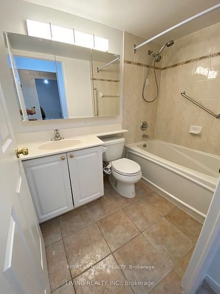 887 Bay Street 508, Toronto, ON M5S 3K4 photo 5