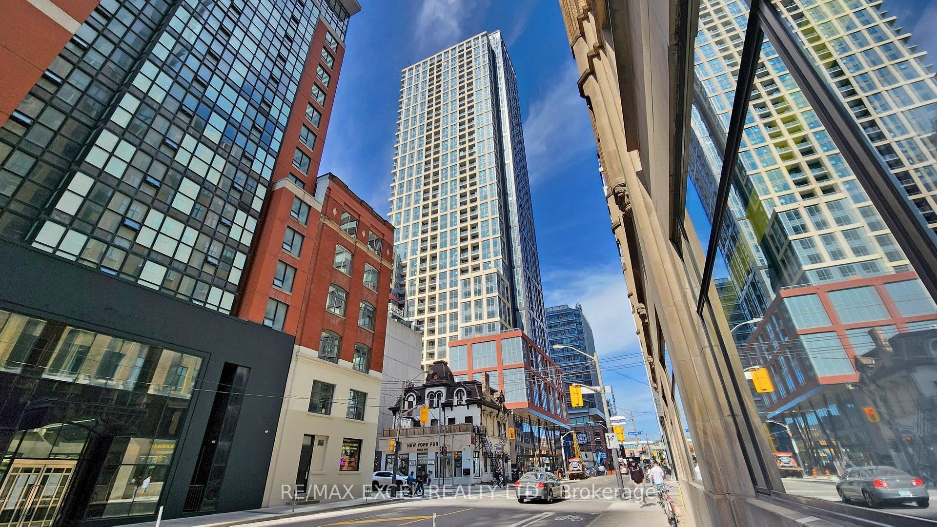 108 Peter Street 1818, Toronto, ON M5V 0W2 photo 2