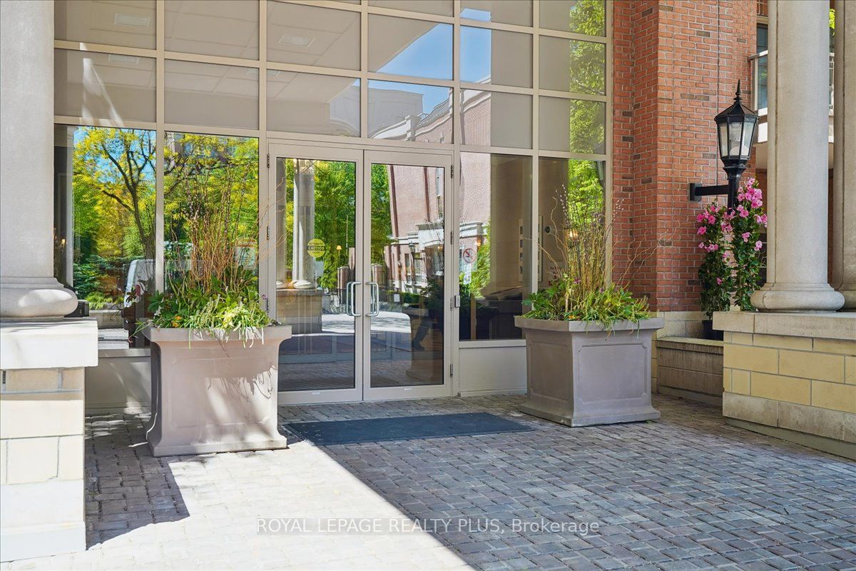 20 Burkebrook Place 204, Toronto, ON M4G 0A1 photo 4