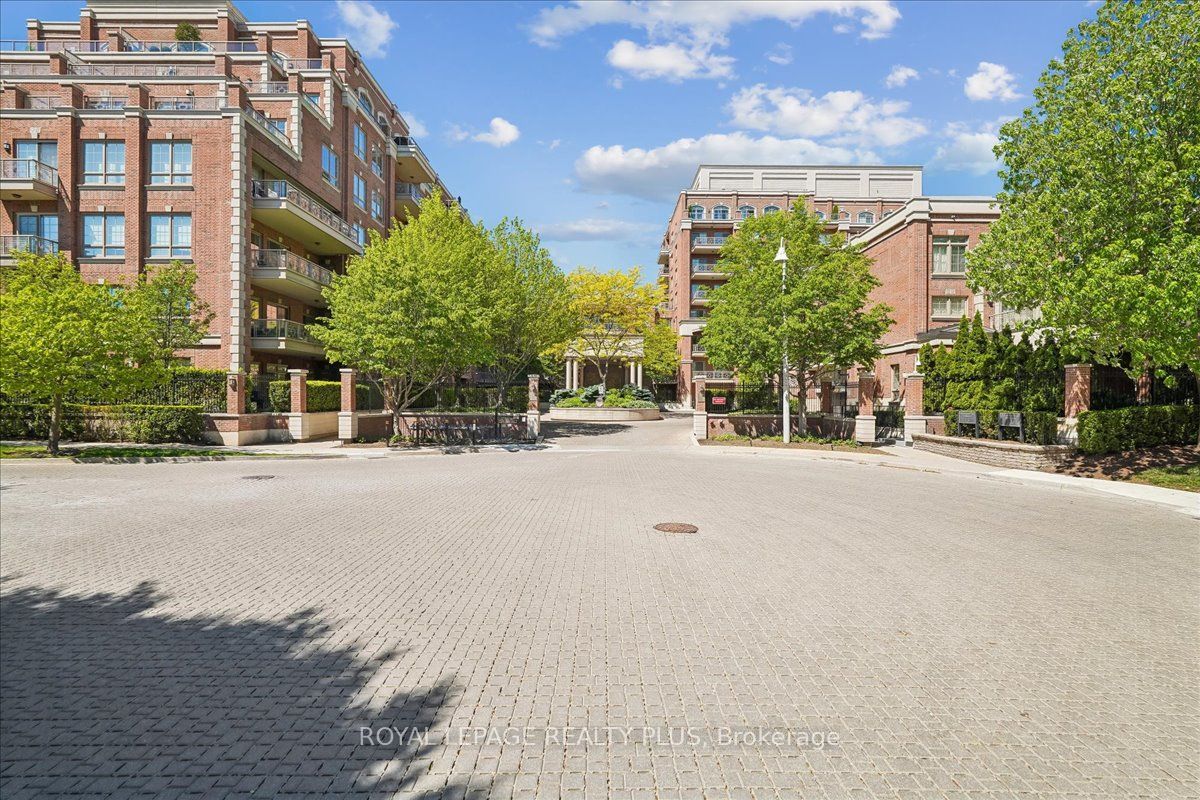 20 Burkebrook Place 204, Toronto, ON M4G 0A1 photo 5